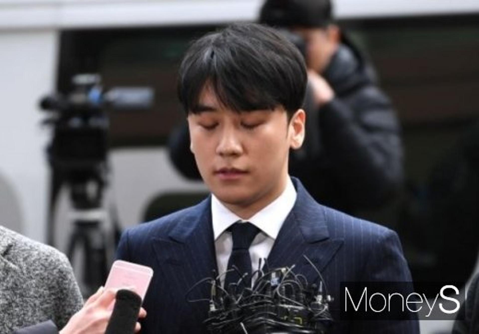 '버닝썬 자금 횡령' 승리, 경찰조사 뒤 귀가… 질문엔 '묵묵부답'
