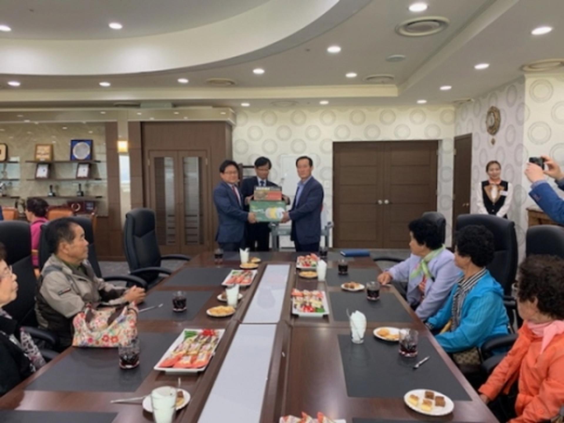 렛츠런파크 부산경남, 1사1촌 자매결연 마을 어르신 초청행사 가져