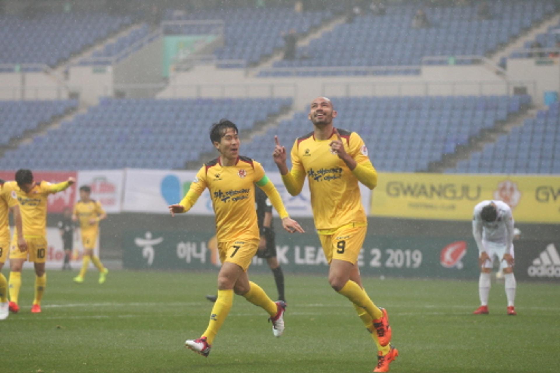 '무패 선두' 광주FC, 서울이랜드 제물로 새역사 쓴다