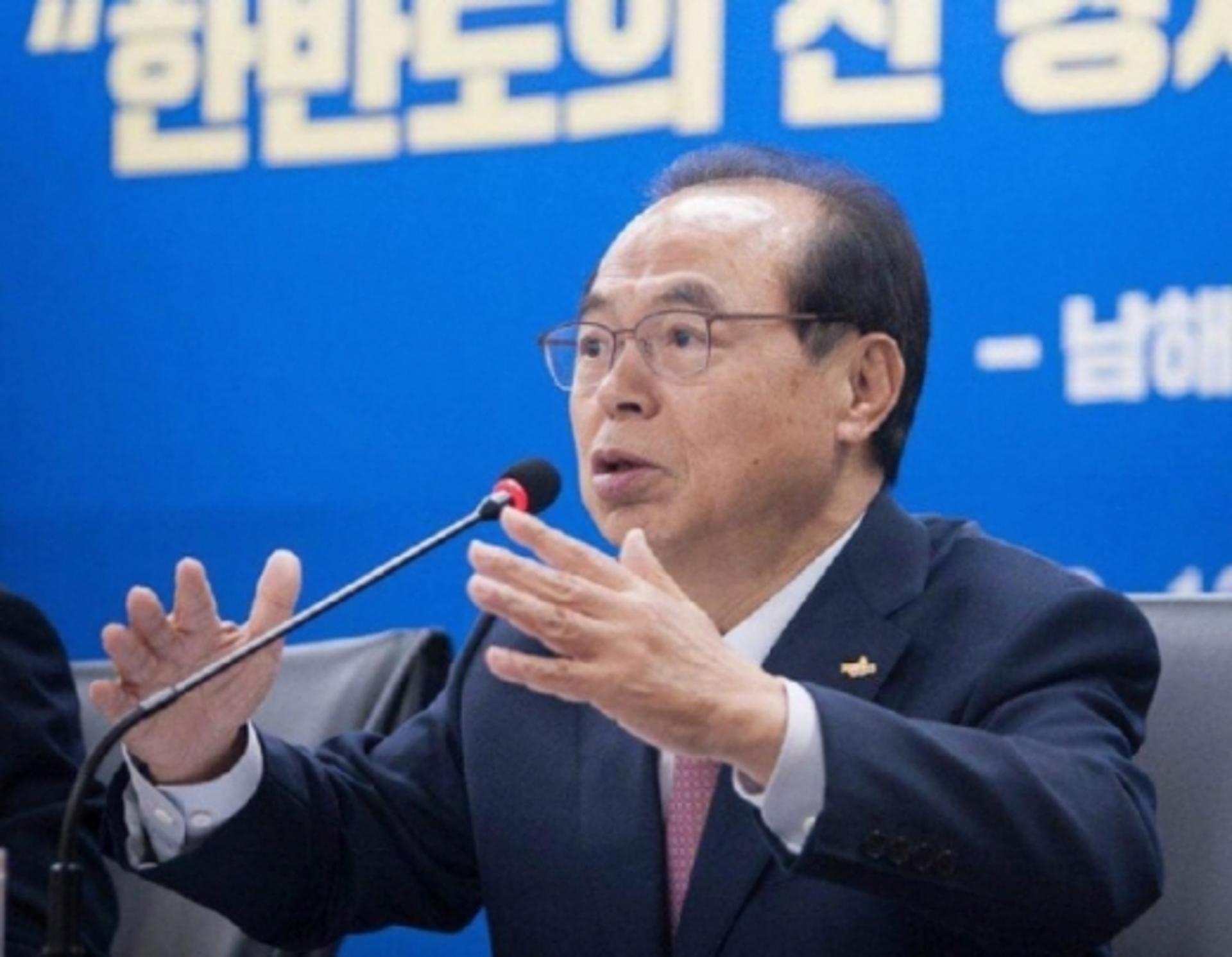 오거돈 부산시장, 노무현 전 대통령 서거 10주기 봉하마을 묘역 참배