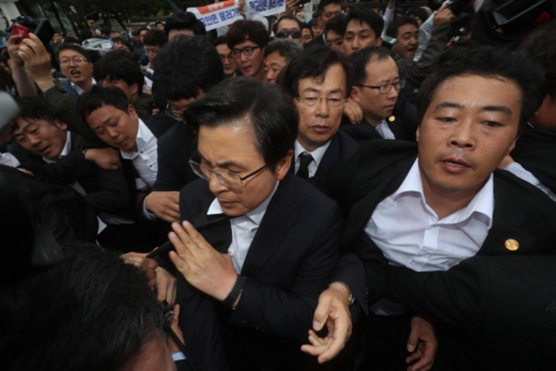 “황교안 왜 왔냐, 물러가라”… 광주시민 분노