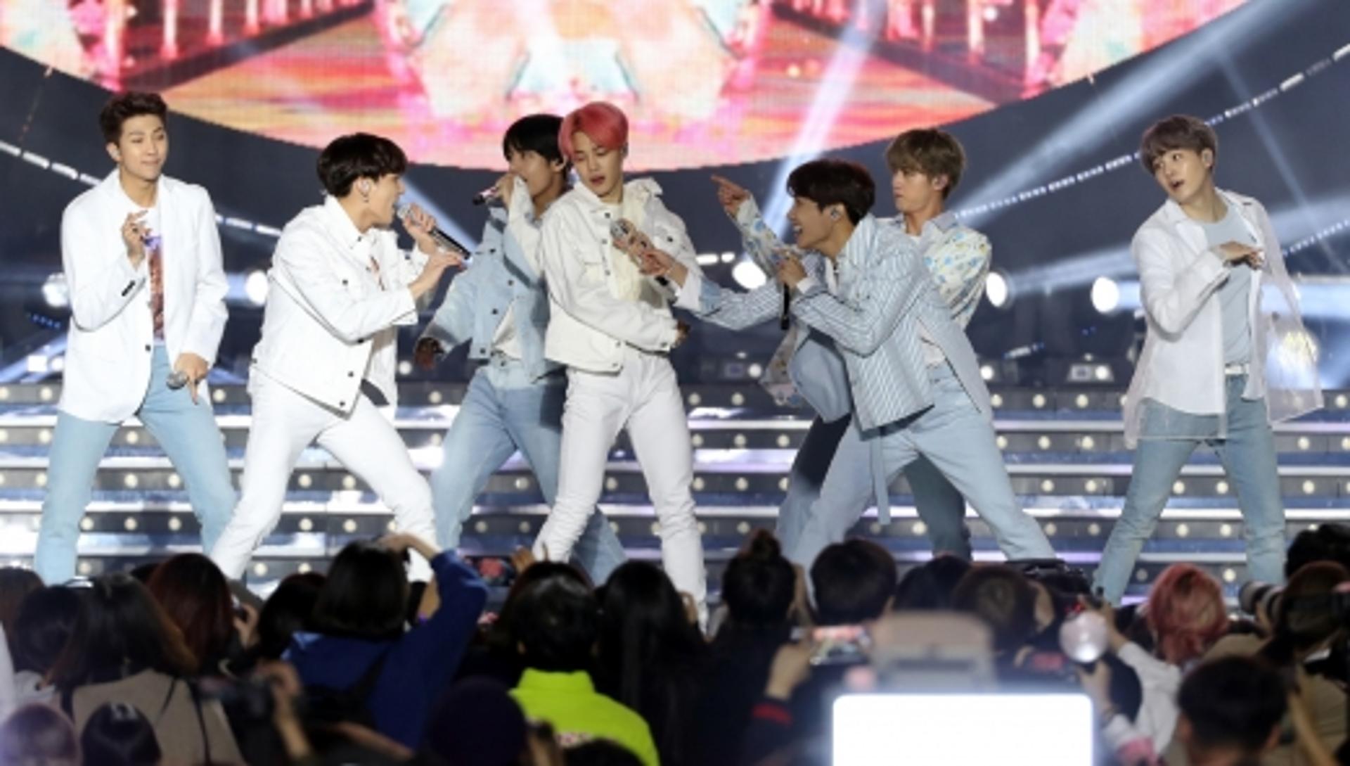 넘사벽 방탄소년단… ‘작은 것들을 위한 시’ 뮤비 유튜브 3억뷰 돌파