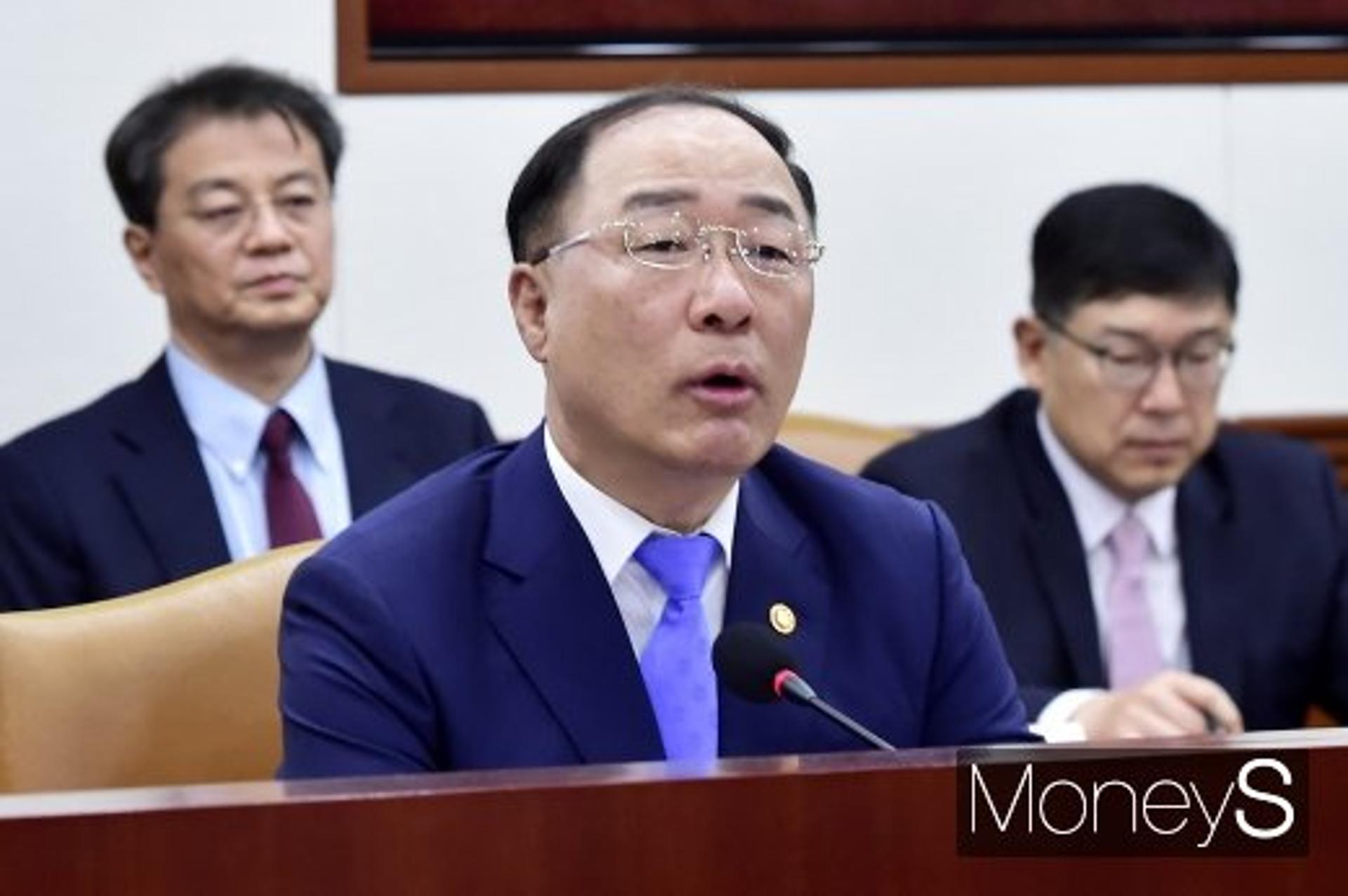 홍남기 "미중 무역갈등 심화… 금융시장 변동성 커지면 안정조치"