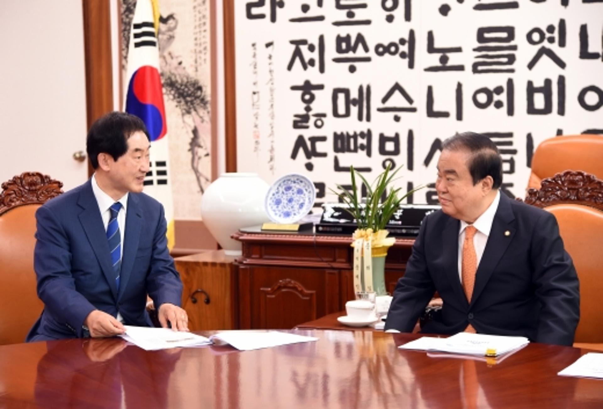 안병용 의정부시장, 문희상 의장 만나 지역현안 해결 협조 요청
