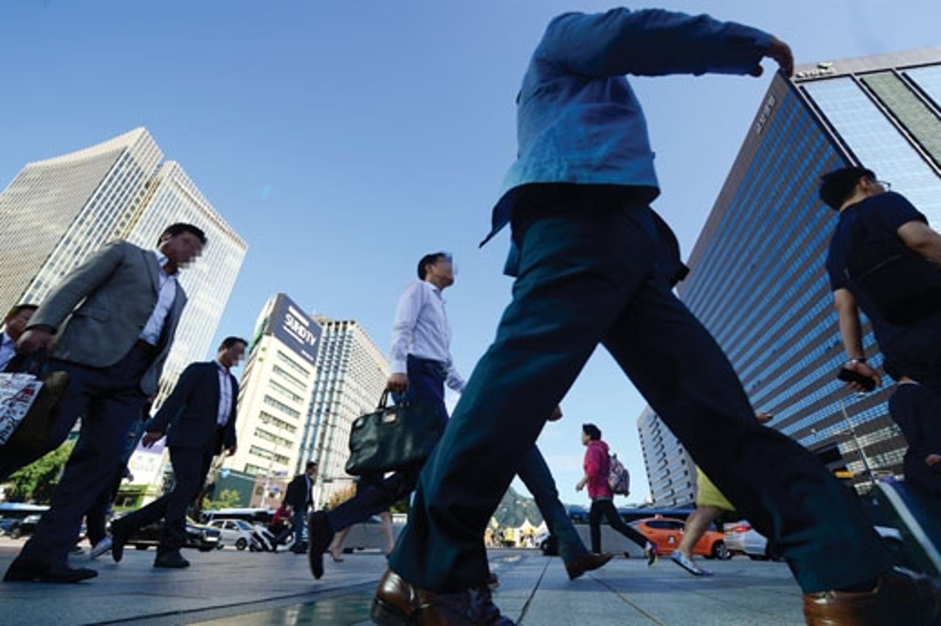 OECD, 한국성장률 2.6→2.4%로… 두달 만에 또 하향