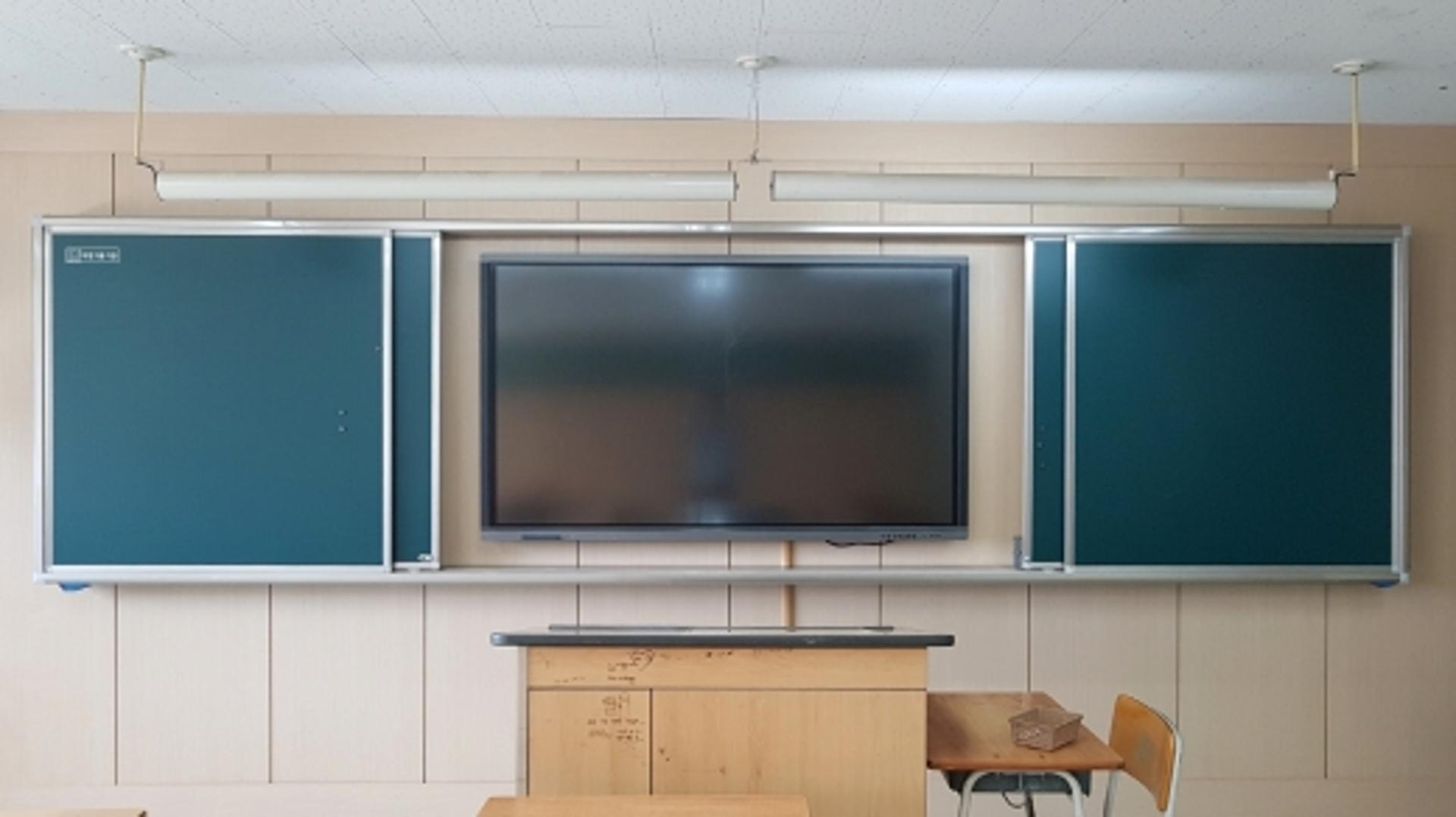 부영그룹, 경남지역 학교에 25억 상당 전자칠판 기증