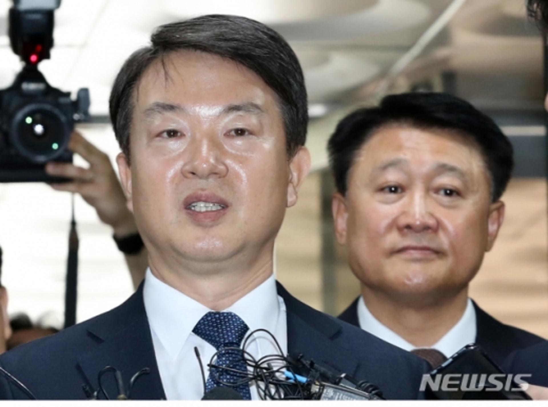 '선거개입 혐의' 강신명·이철성 전 경찰청장 기소