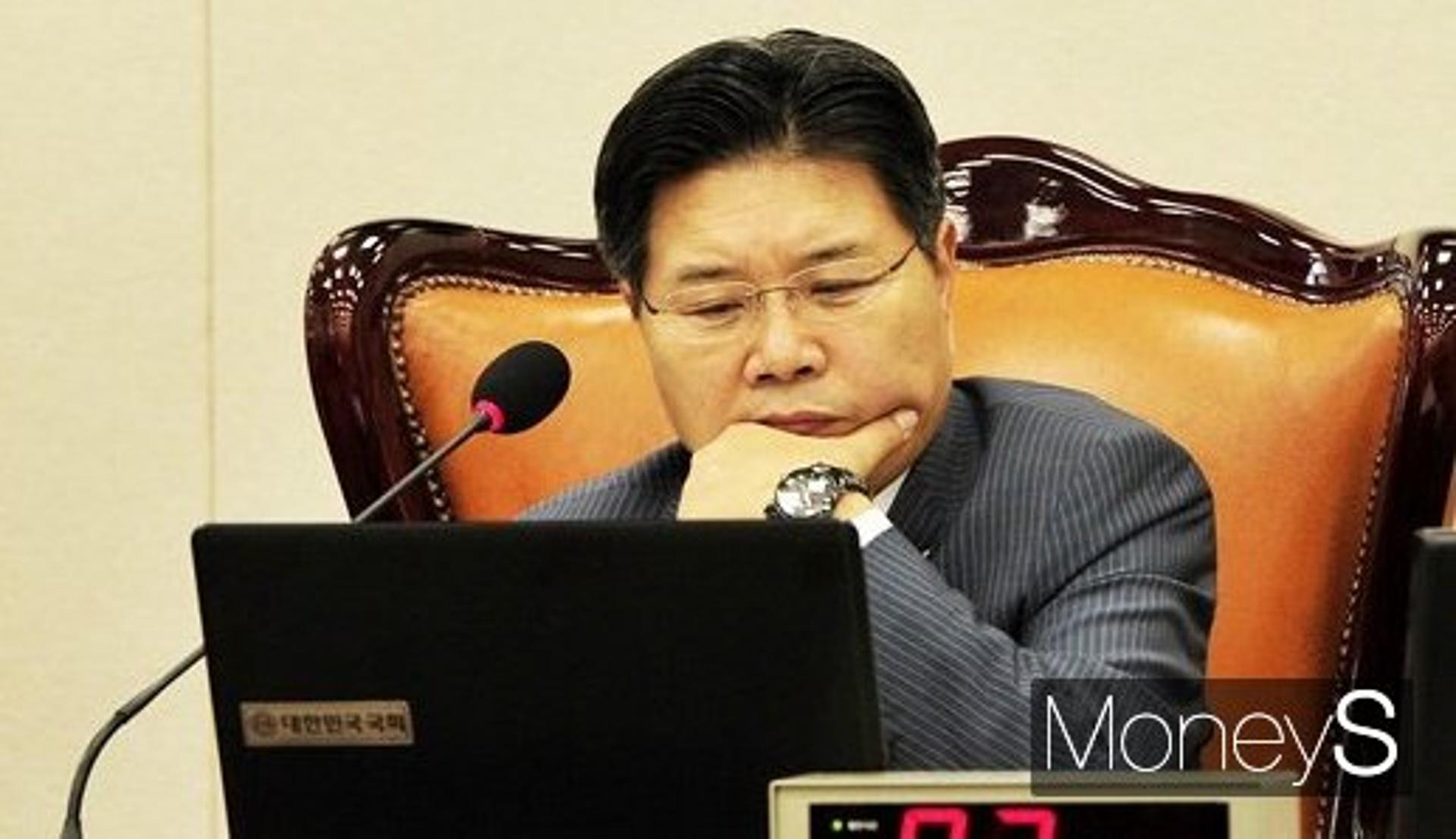 "참을만큼 참았다" 홍문종 탈당설…한국당, 총선 전 분열?