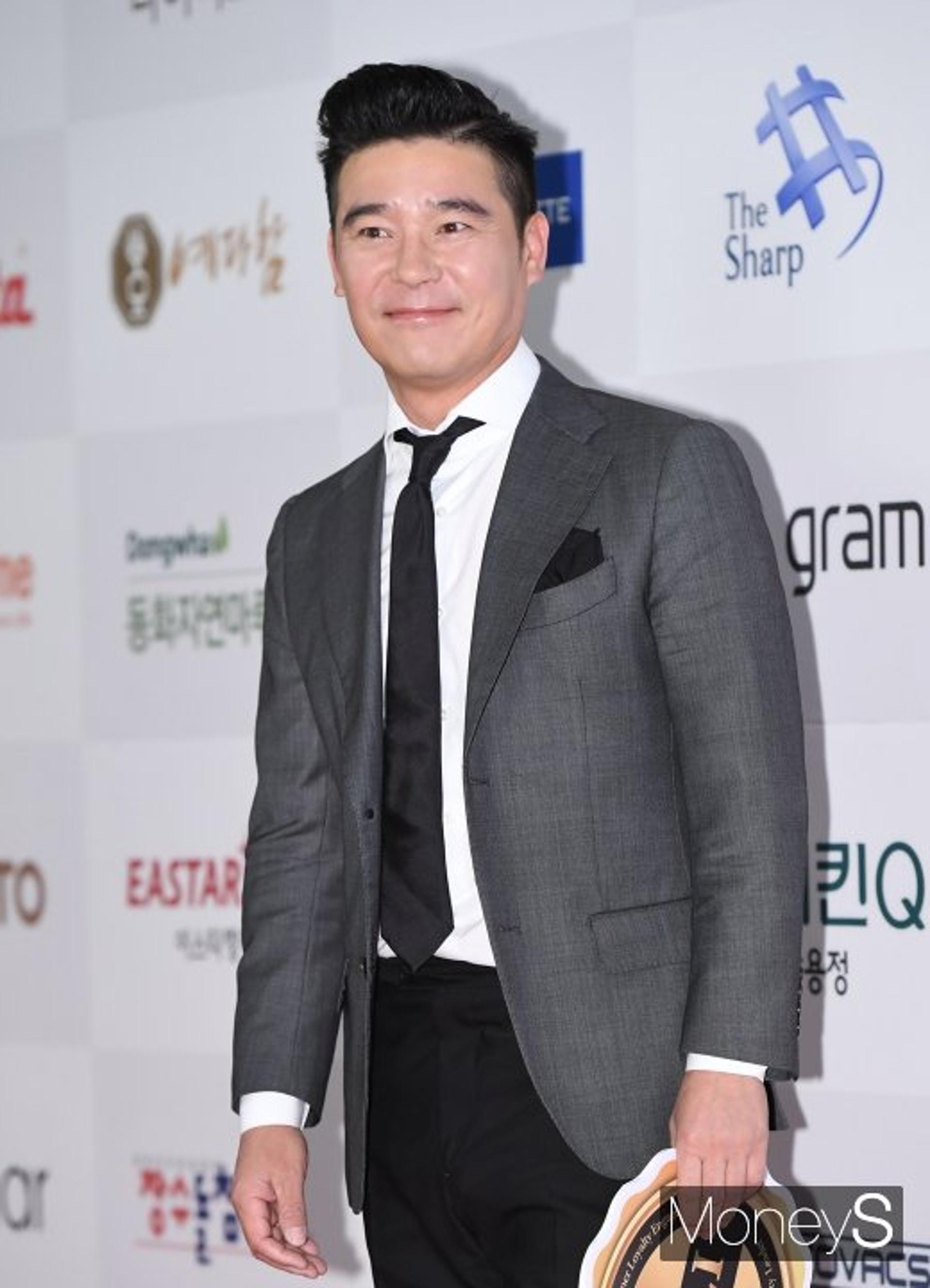 임창정 전소속사 계약서 공개, 공연기획사 "명백한 이중계약"