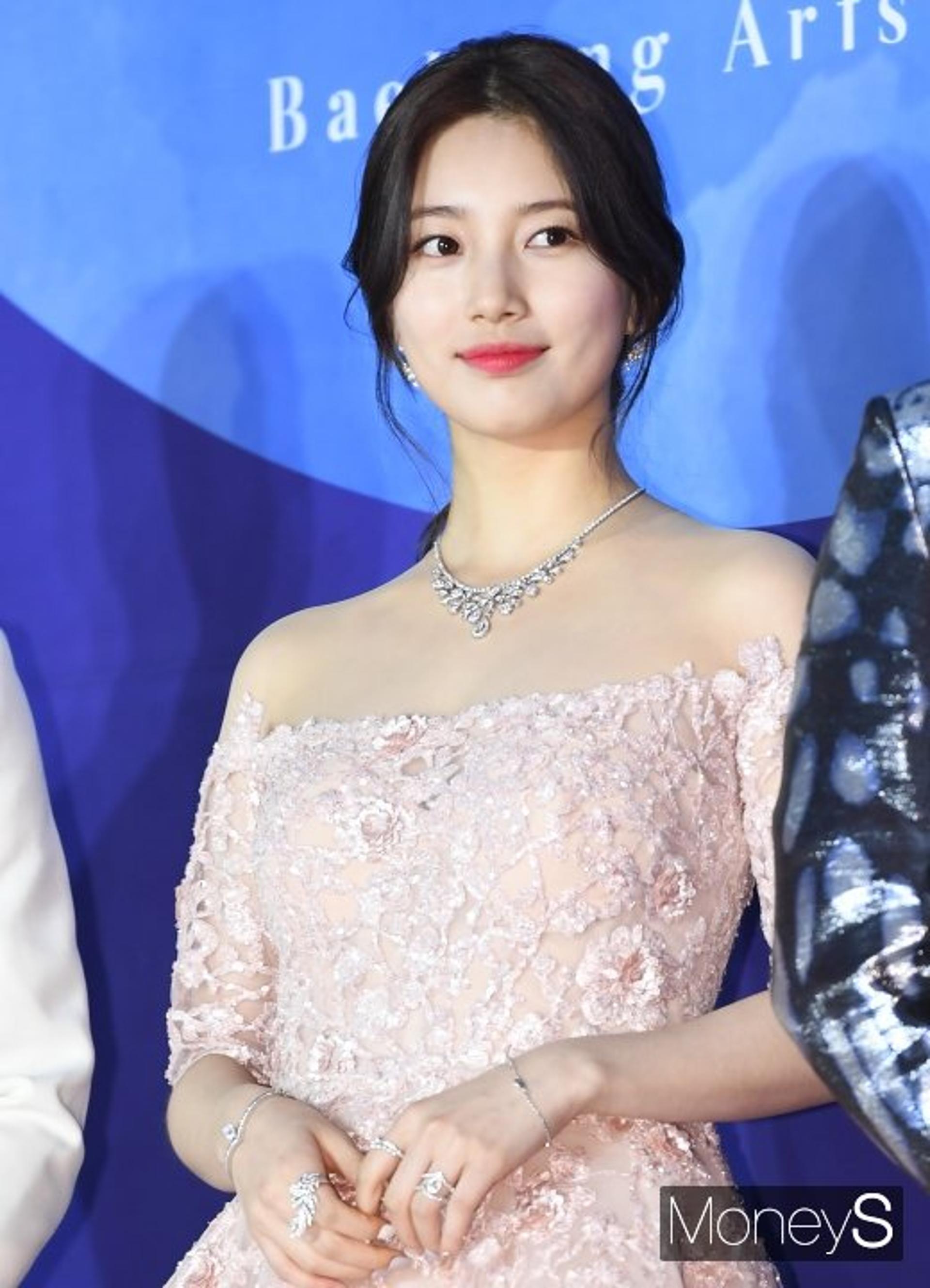 수지, 김태용 감독과 호흡 맞출까