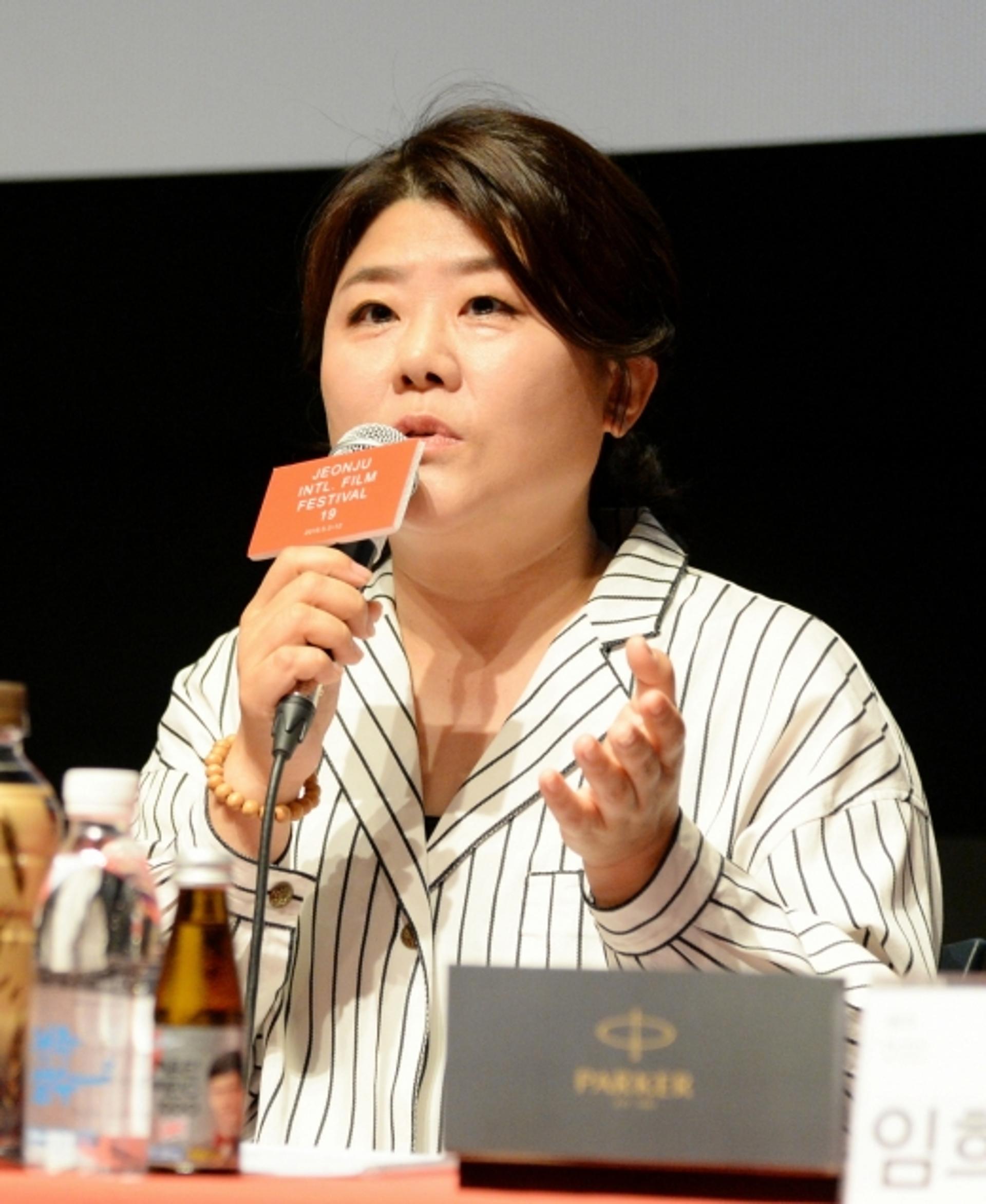 기생충 신스틸러 이정은 “높아진 인기에 못알아볼까봐 천천히 걷는다”