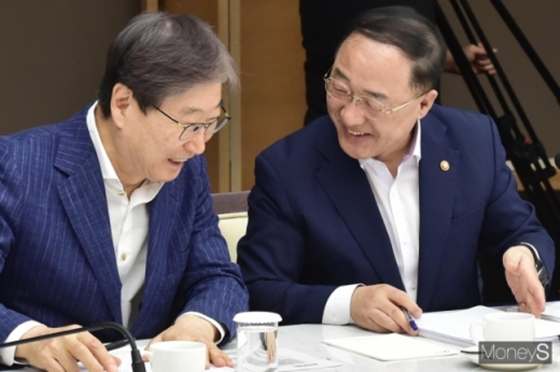 홍남기 “내년 299인이하 중기도 주52시간제 적용… 보완책 강구”