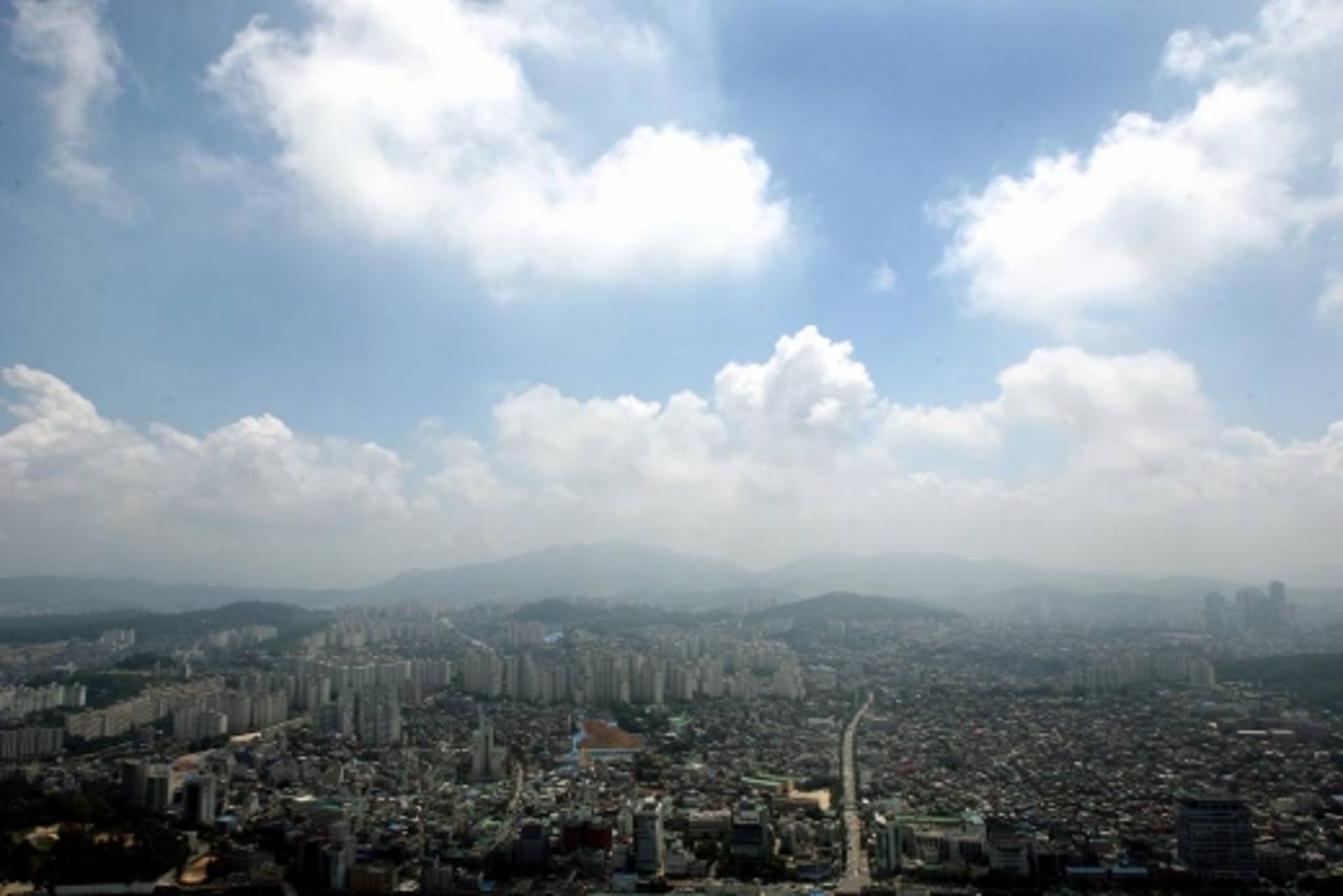 한은 기준금리 전격 인하, 부동산시장 영향은?