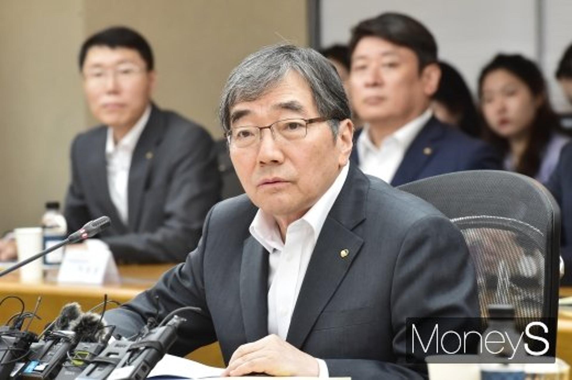 윤석헌 "은행권, 자영업자 금융애로 해소 도와달라"