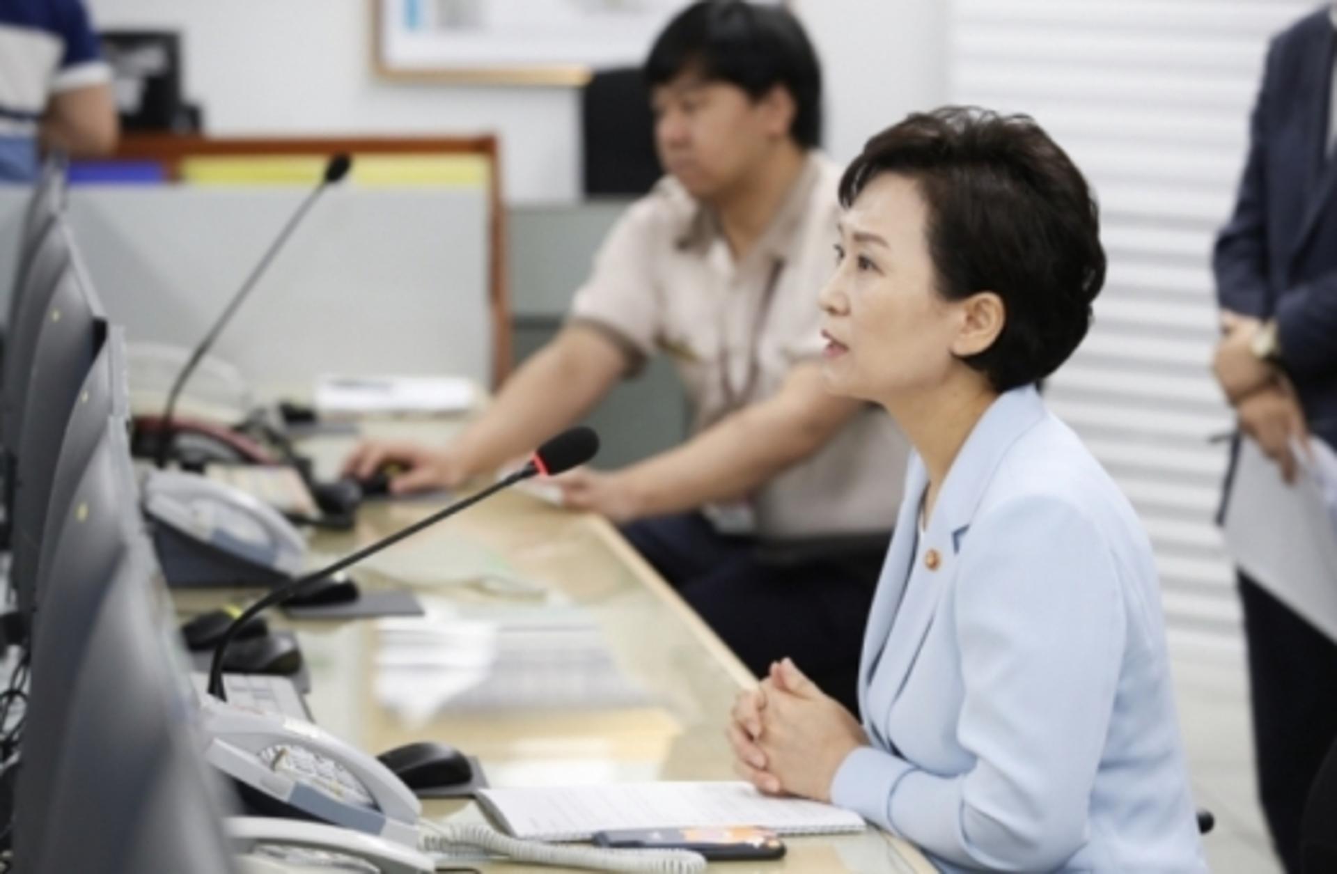 김현미, 무안국제공항·신안 천사대교 안전점검