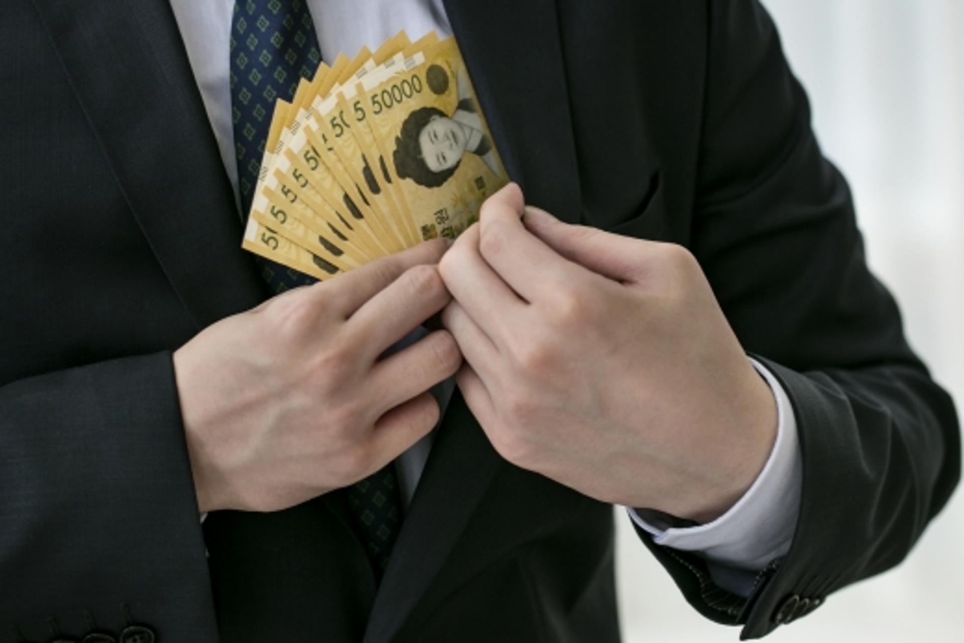벼룩의 간 빼먹지… 급식카드 빼돌린 공무원 집행유예