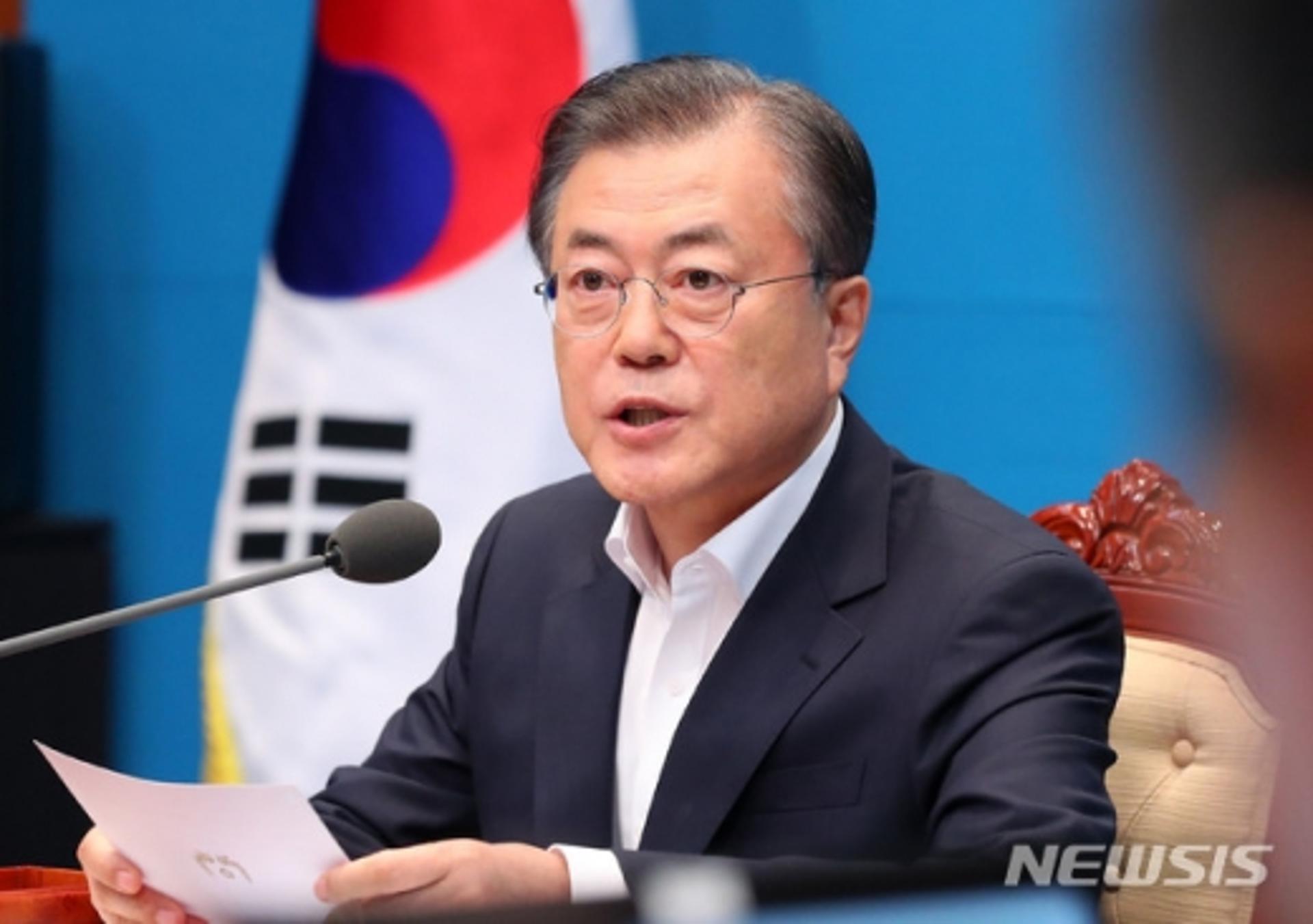 문 대통령 "일본 경제보복 맞대응… 명백한 무역보복"(종합)