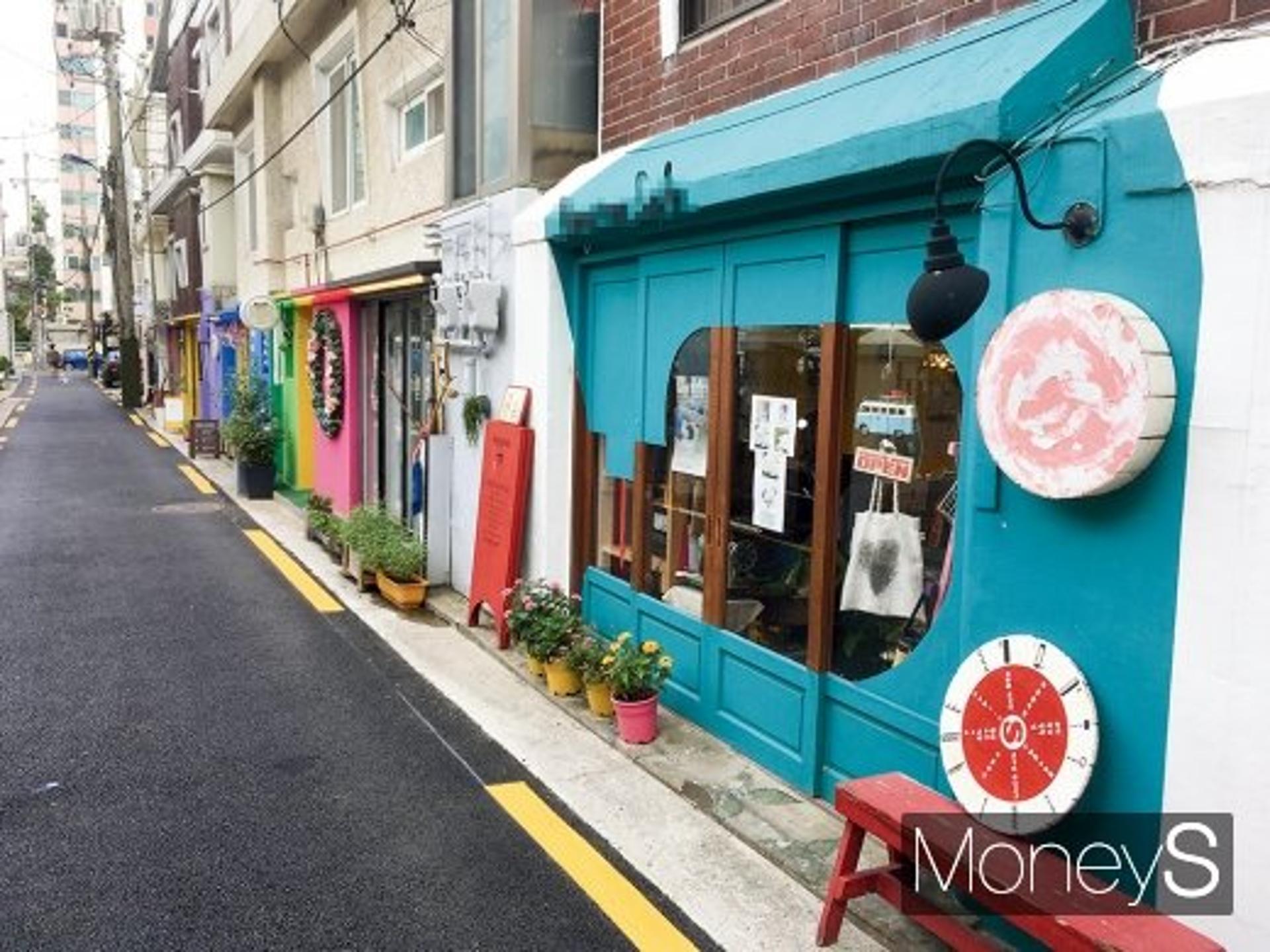 [르포] 하루 300~400명 입맛 잡은 '1평 카페'의 비밀