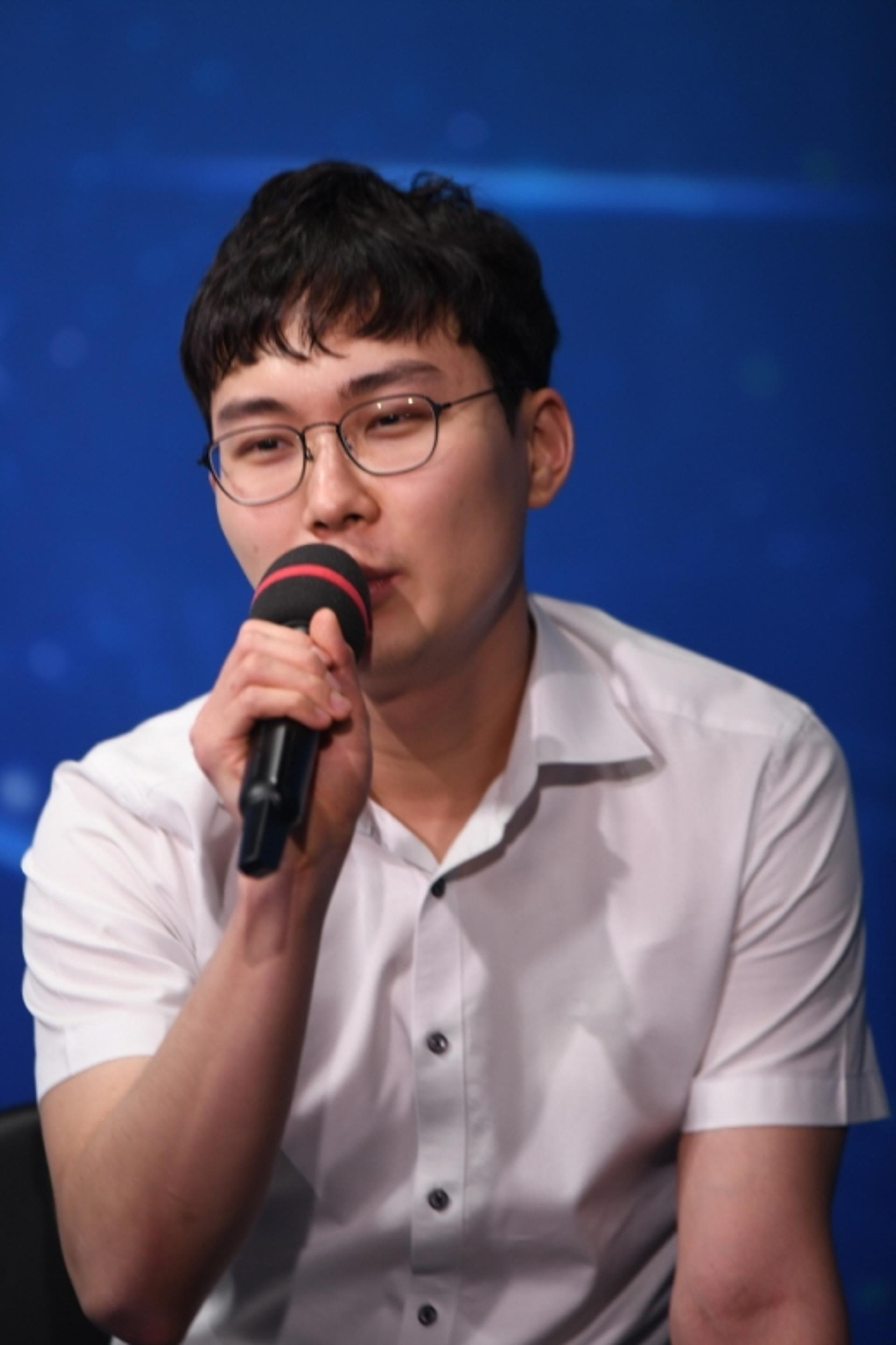 초대 바둑TV배 왕좌에 '박정환'… 신진서 2-0 완파