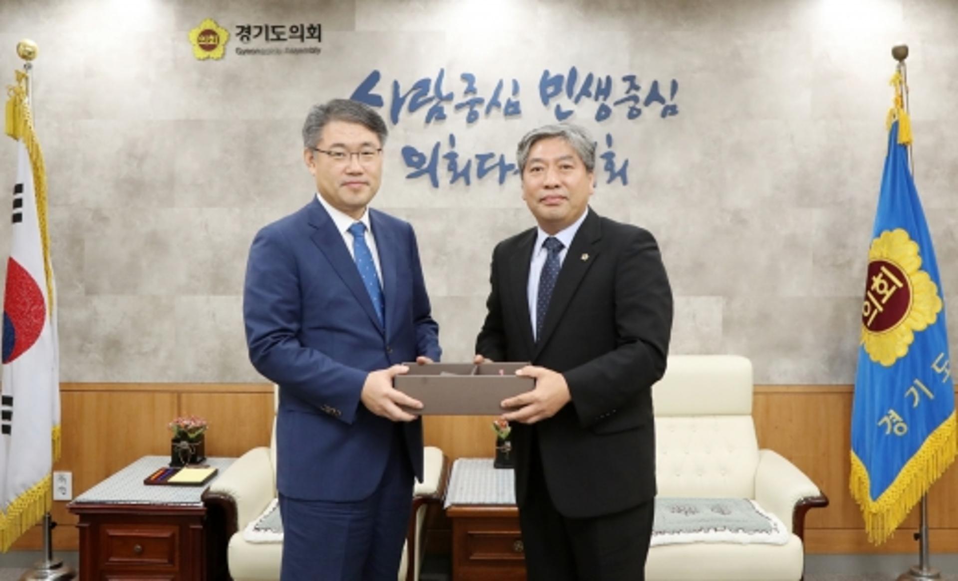 송한준 의장, 김우현 신임 수원고검 검사장 접견