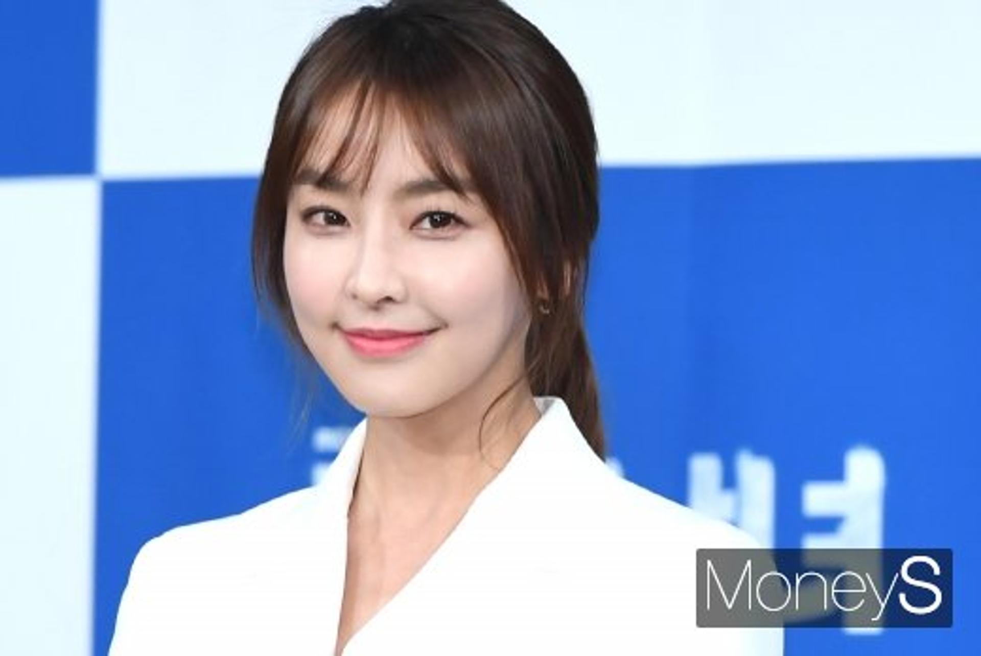 DHC 혐한방송 논란, 모델 정유미도 불똥…