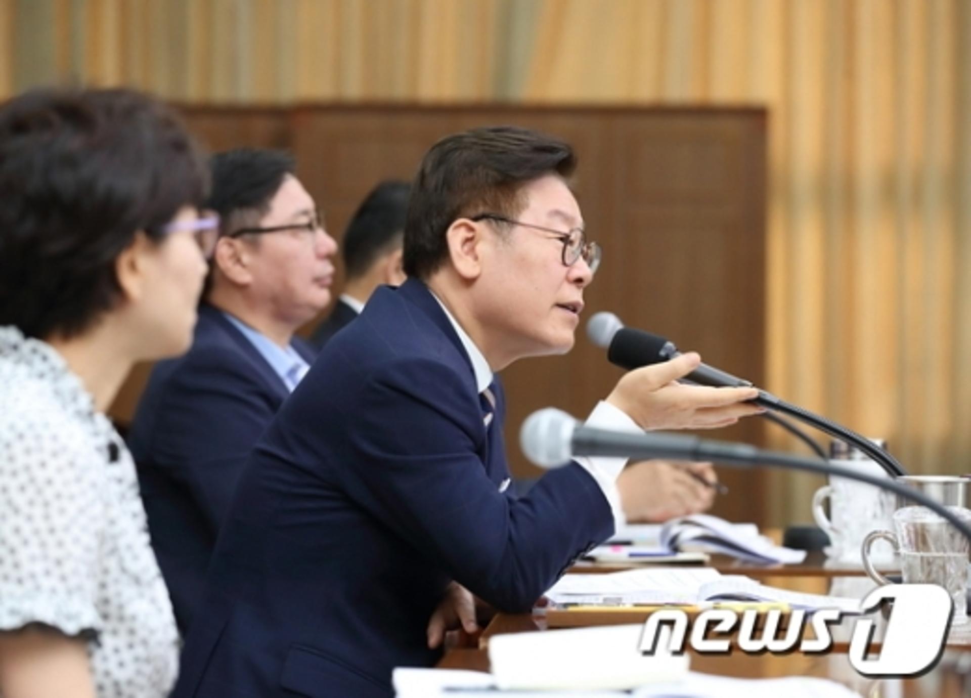 이재명 경기지사 "계곡 음식점 등 위법시설 모두 강제철거"