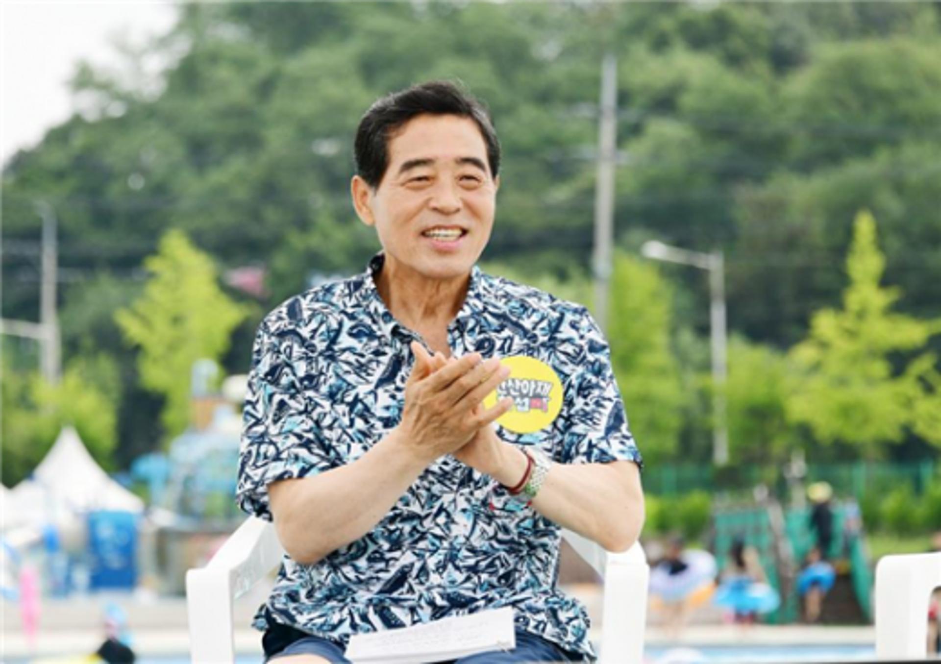 안산시유튜브 ‘안산아재 화섭TV’, 야외수영장서 생방송