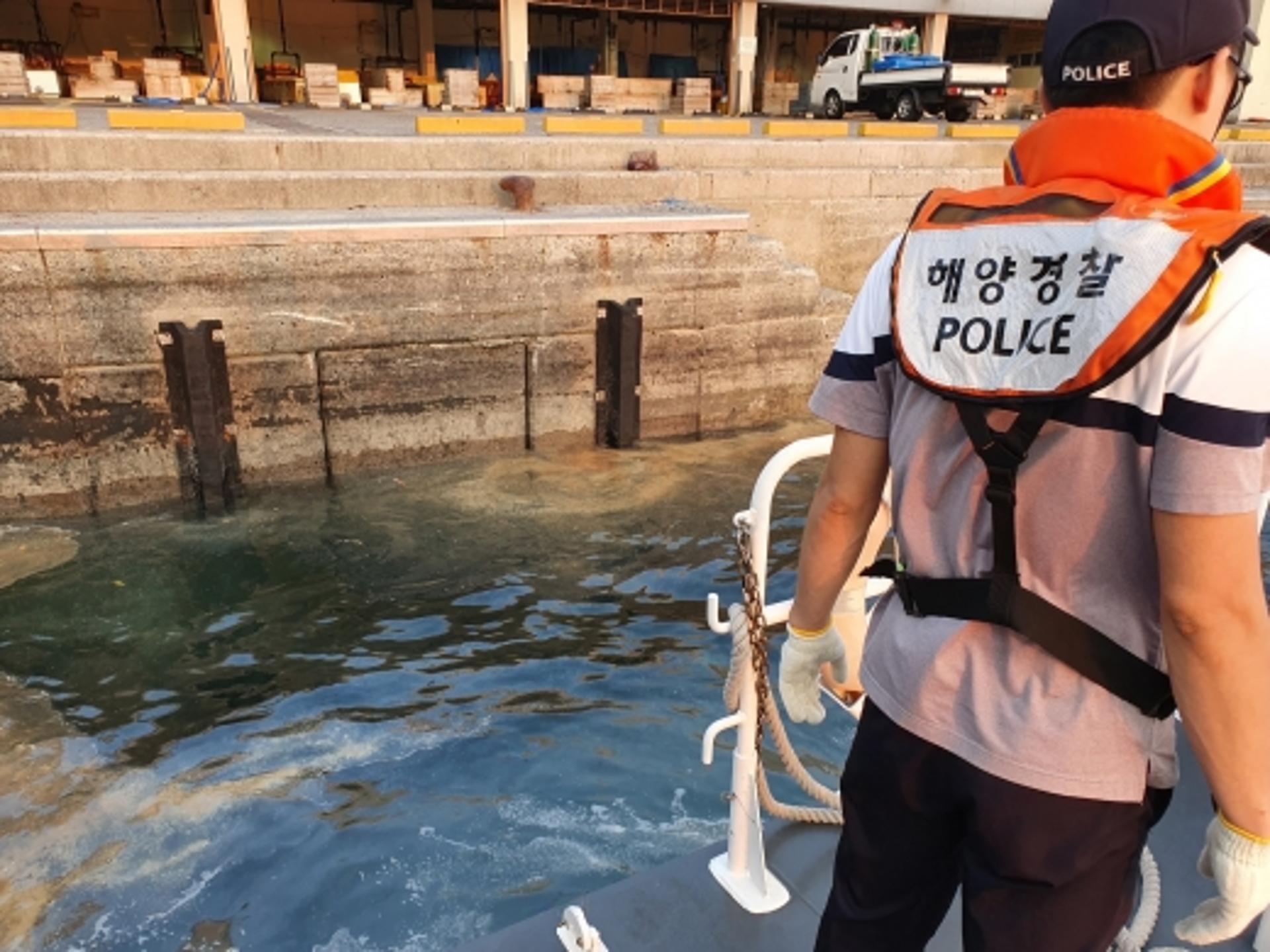 남해바다에 경유 500ℓ 유출한 멸치잡이 어선 적발