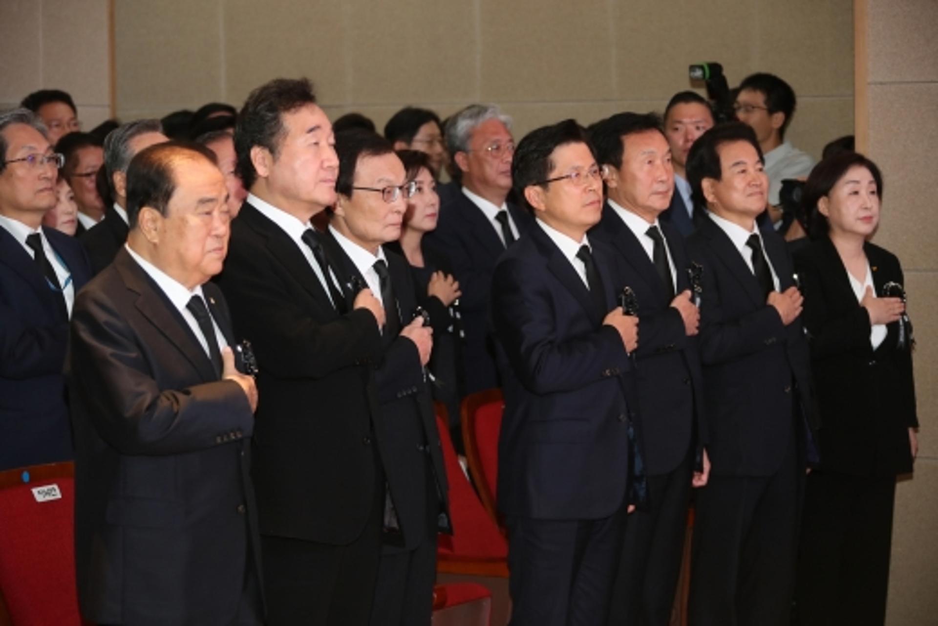 [김대중 서거 10주기] 이해찬 “민주주의·인권·평화·혁신의 족적 따라야”
