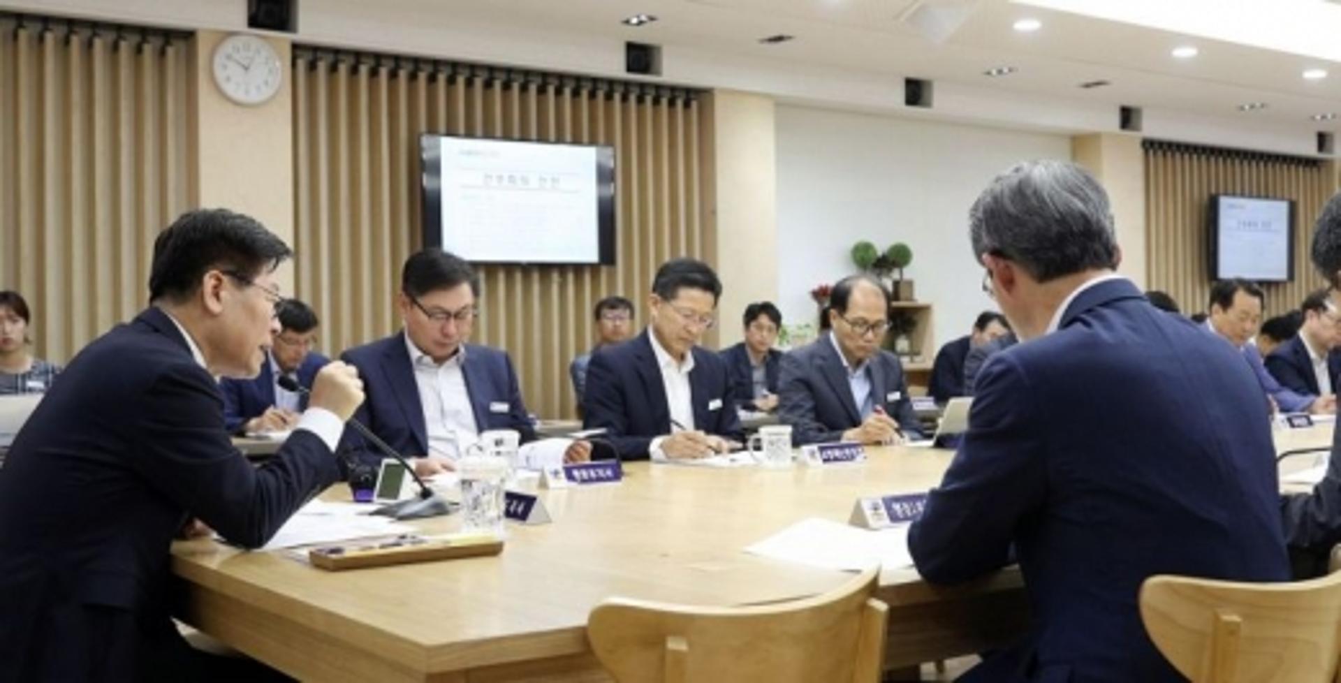 이재명 "제일 중요한 것은 공무원들 마인드"