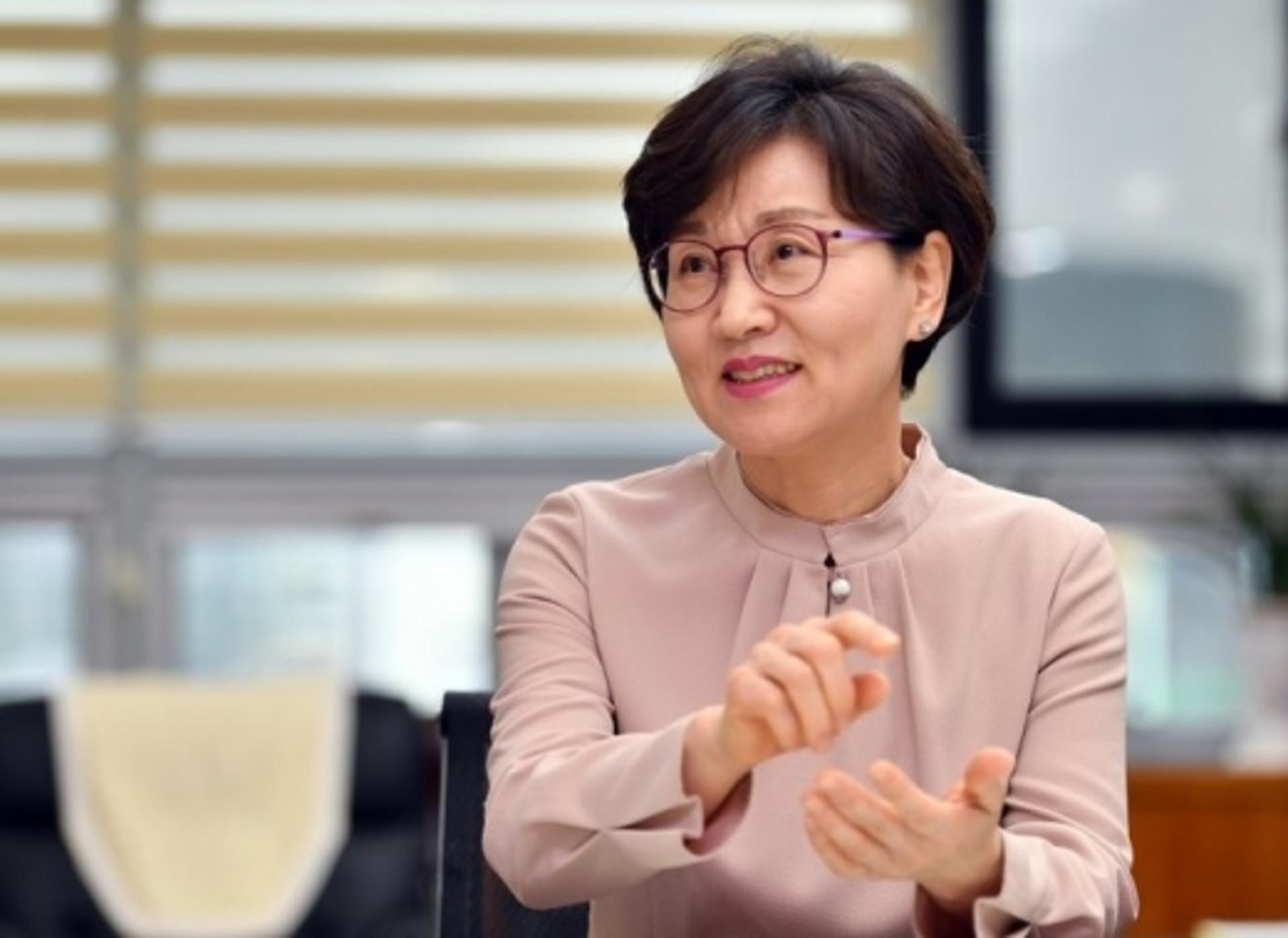 이화순 경기부지사, 10개 시군과 생태계 교란식물 제거 방안 모색