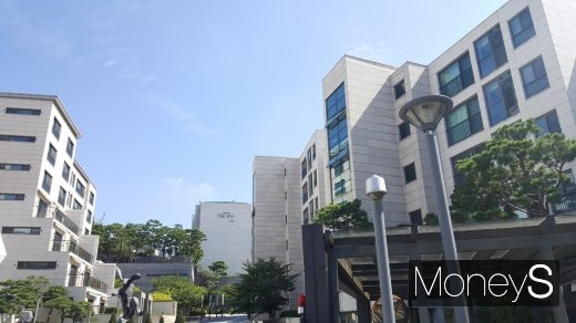 경매 유찰된 감정가 33억 한남더힐 이달 재입찰… 최저 입찰가는?
