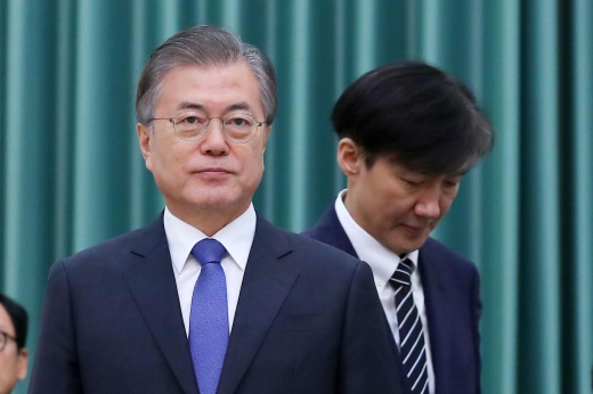 ‘조국’ 선택한 문재인 대통령, 지지율 서울·광주↑, 부울경↓