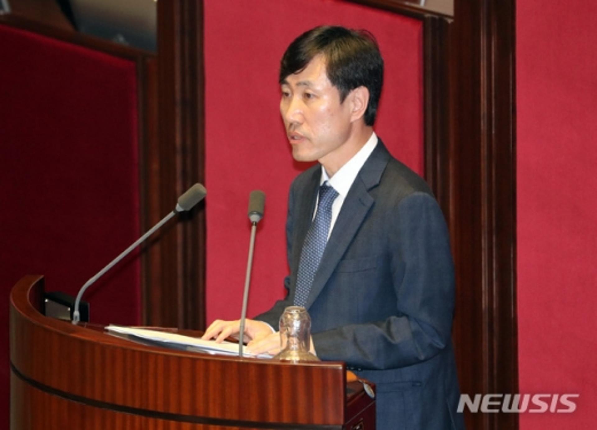 하태경 "이산가족 역사 왜곡… 문 대통령 정상 아냐, 사과하라"
