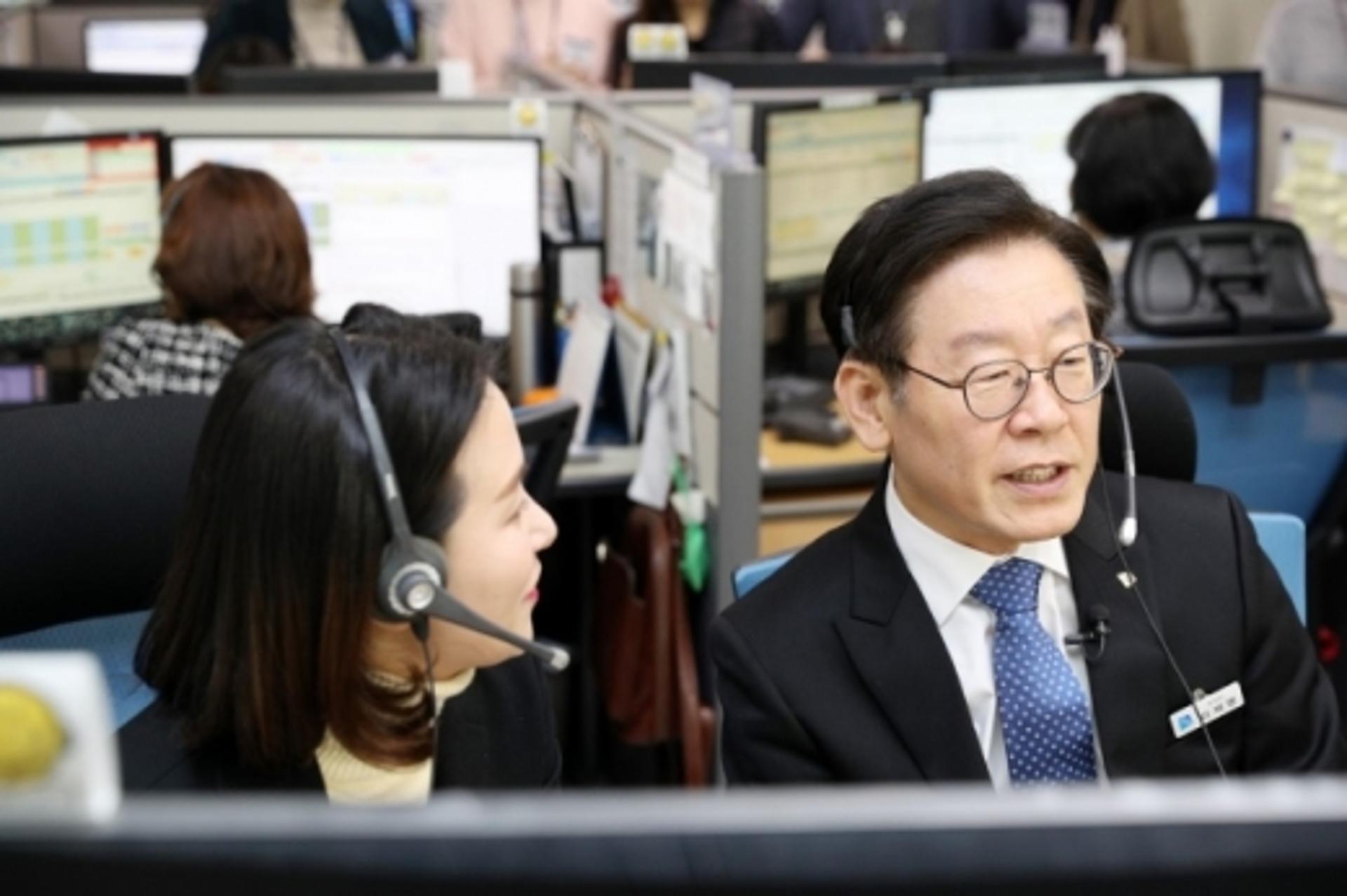이재명 "경기도콜센터 신규 채용 절반 '장애인 고용'"…2개월 만에 현실화