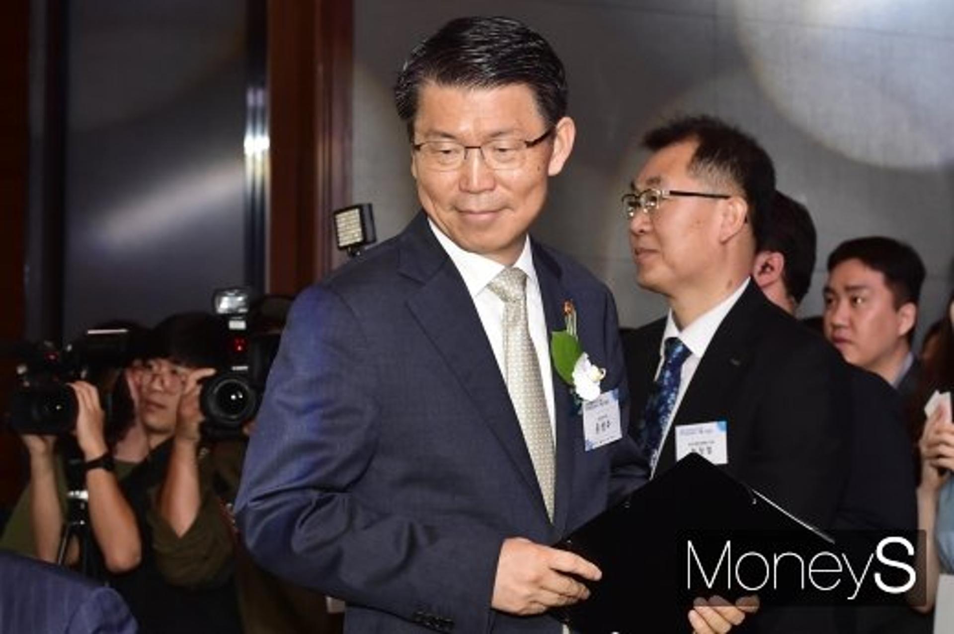 은성수 "산은-수은 합병? 이동걸 회장 사견일 뿐"
