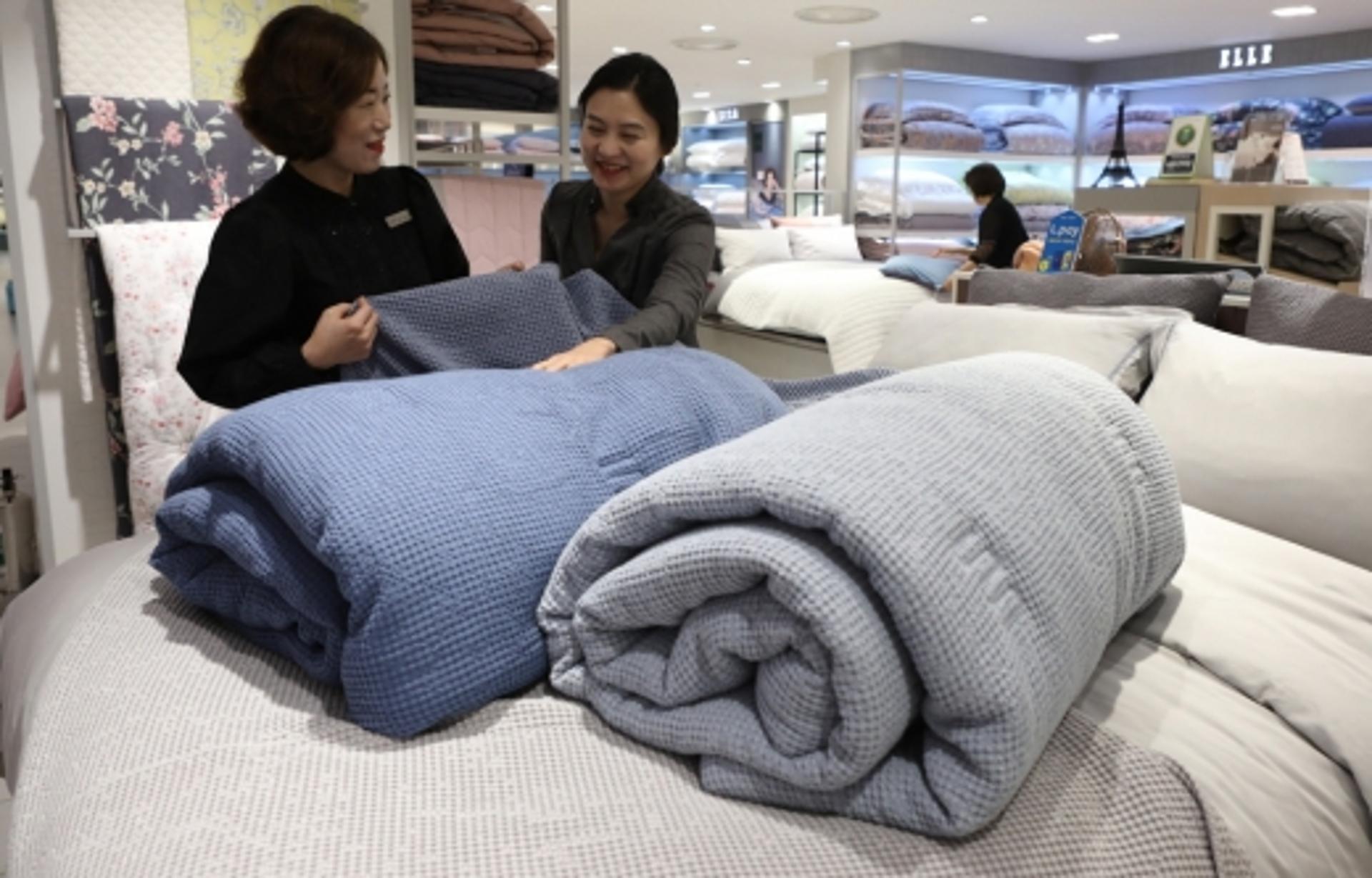 롯데백광주점, 간절기 침구류 '모달 와플 이불' 인기