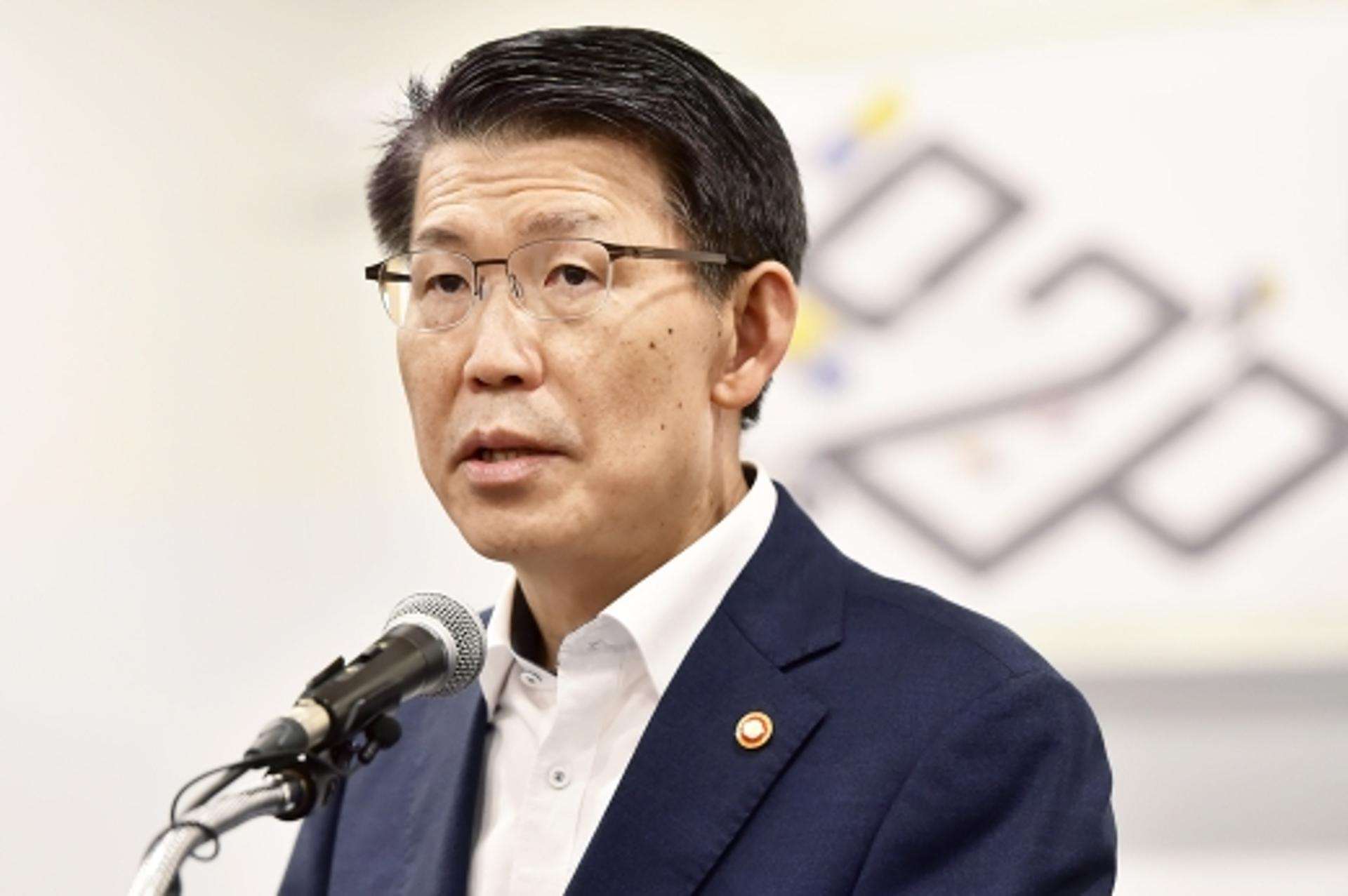 은성수 "고위험상품 DLF 판매 규제, 다양한 방안 검토"