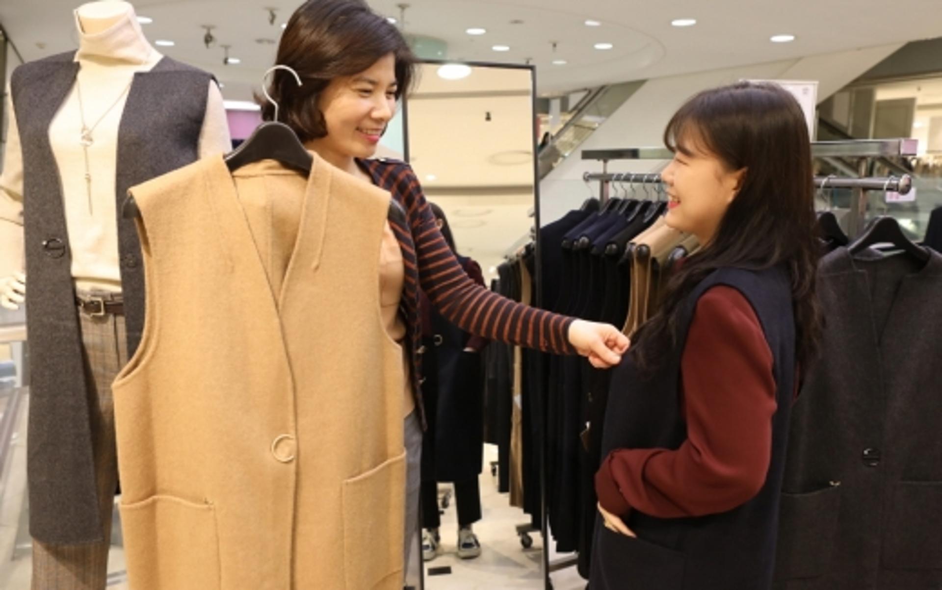 롯데백광주점, 보온은 물론 군살 숨겨주는 '롱 베스트' 인기