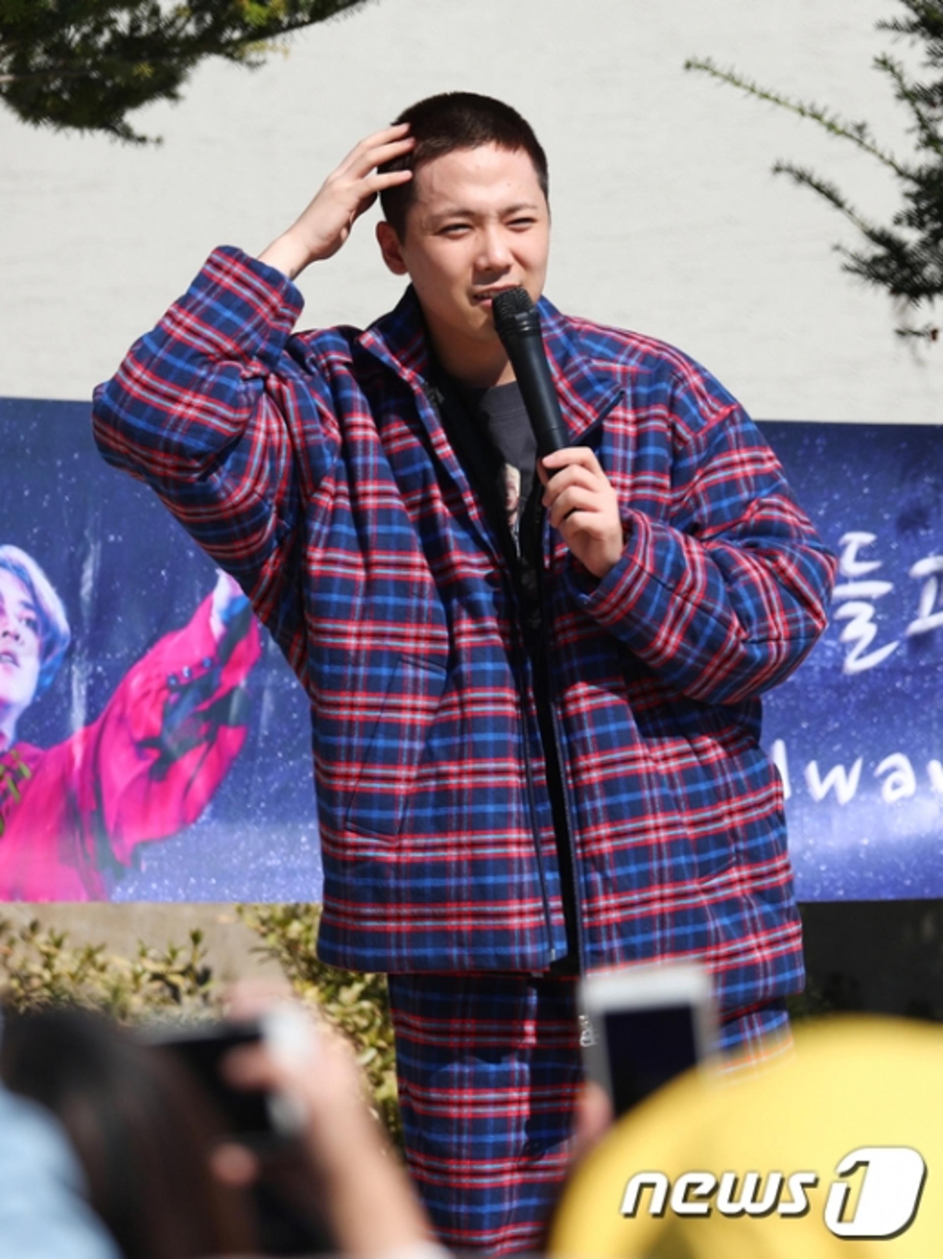 "건강히 다녀올게요"… 이홍기 입대, 최전방 GOP부대 간다