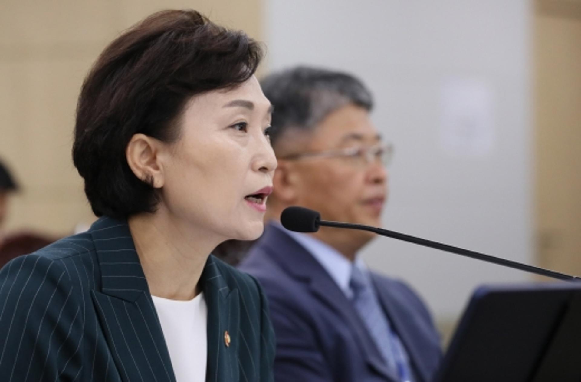 [국토부 국감] 김현미 “내년 총선 출마 생각중”