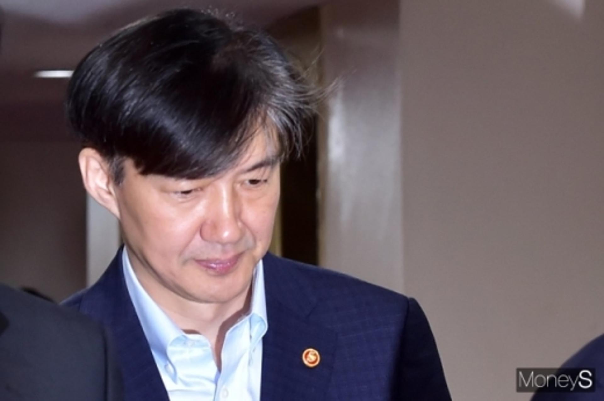정경심 교수, 비공개 소환 "건강상태 고려vs황제 대우"