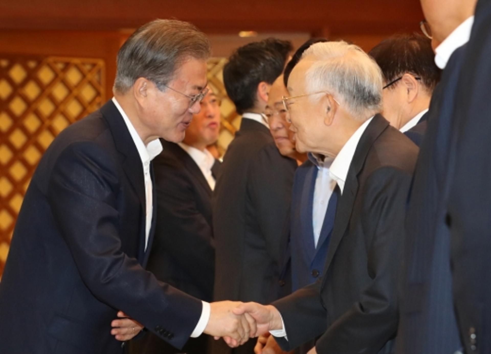 경제4단체장, 문대통령 만나 ‘규제혁파·제도개선’ 한목소리
