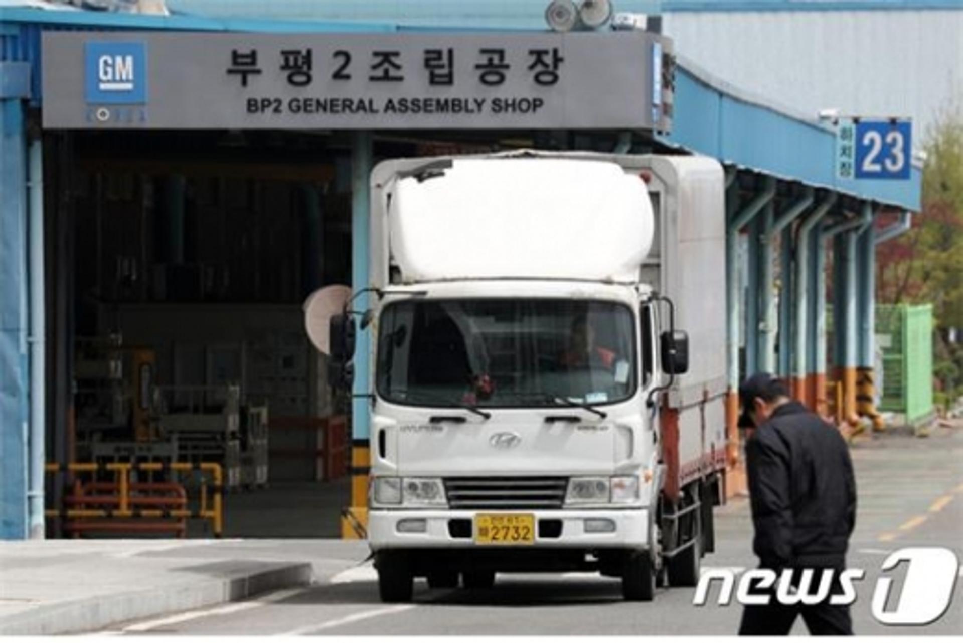 한국GM, 생산량 14년 만에 최저… “월 판매는 벤츠에 밀려”