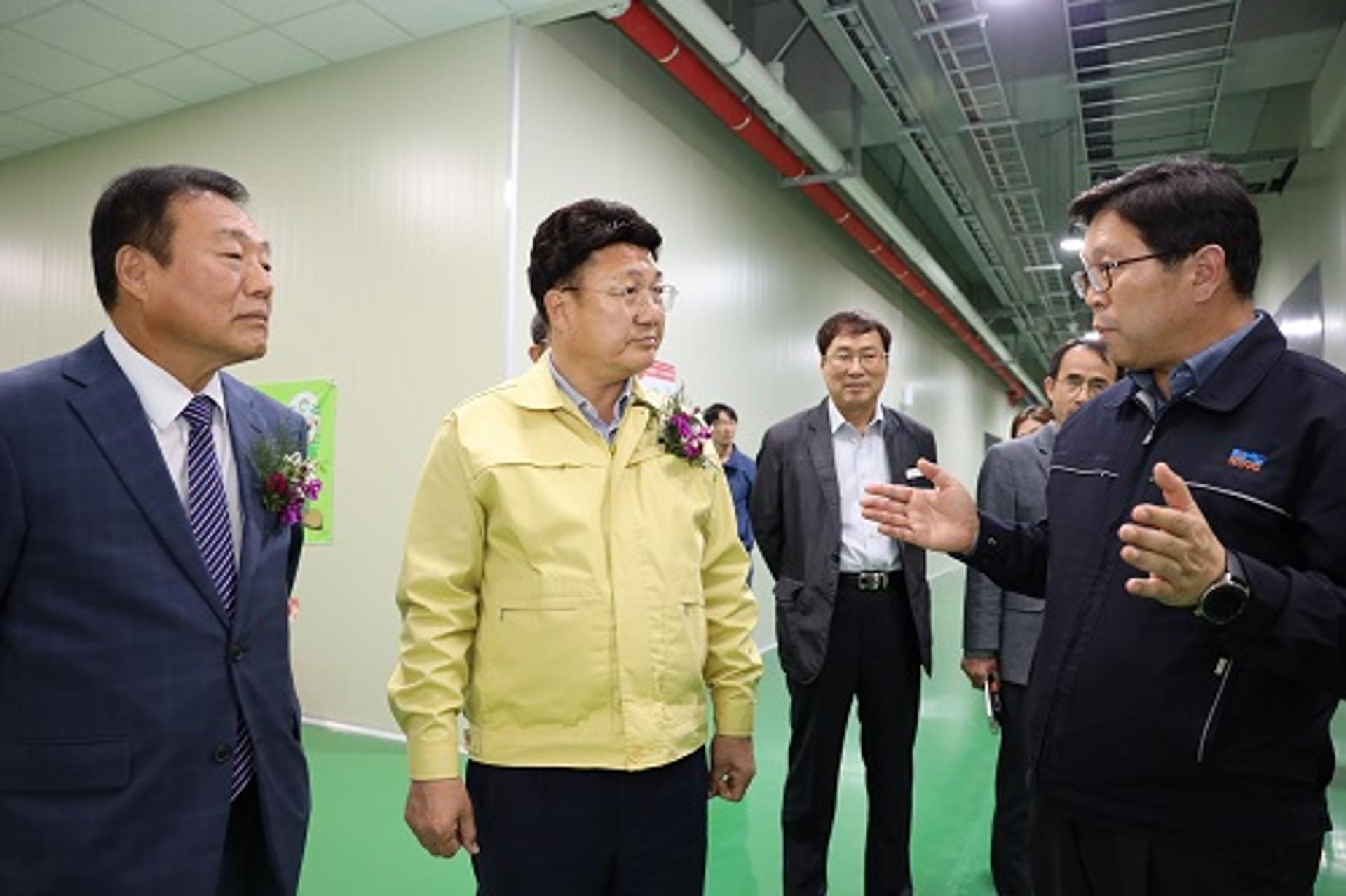 엄태준 이천시장, 반도체소재기업 디에스테크노 방문