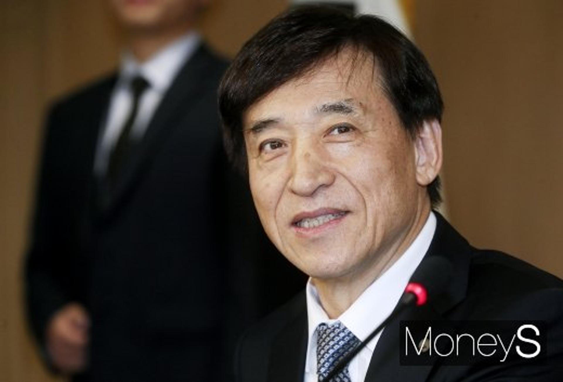 짙어진 불황 그림자… 이주열 "연 2%대 경제성장 어렵다"