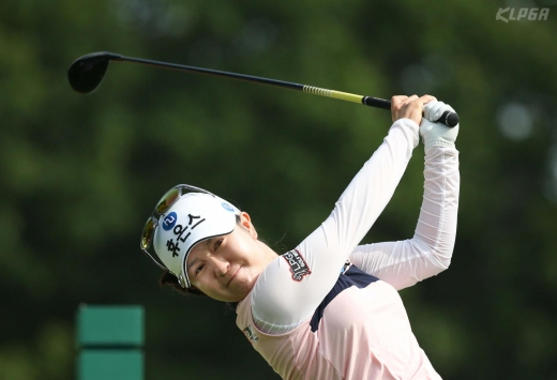 이승연·이소미 LPGA BMW 챔피언십 3R 공동1위… 10위안에 태극낭자 6명