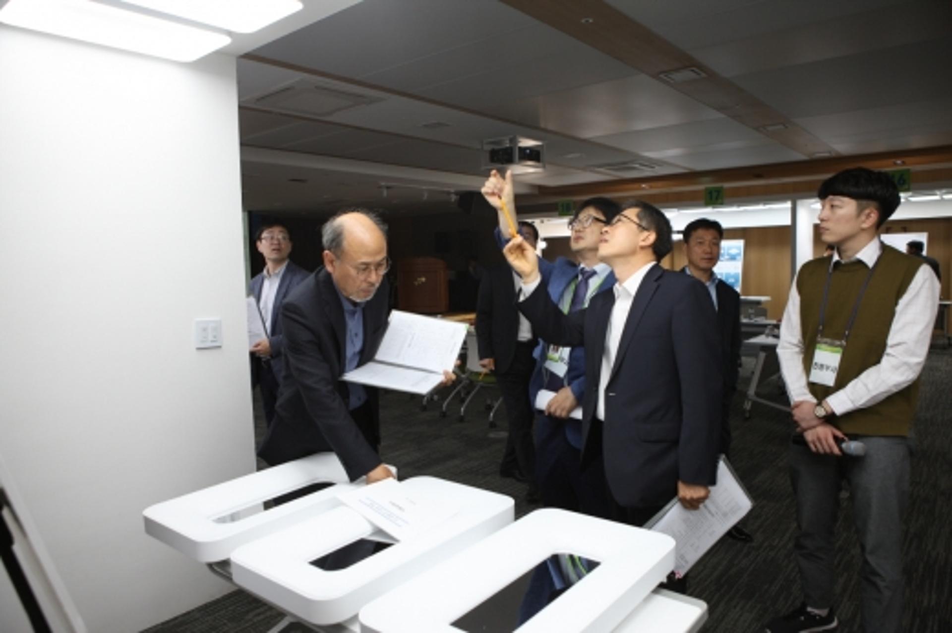 LH, 최신 공동주택 LED 조명기구 디자인 선정