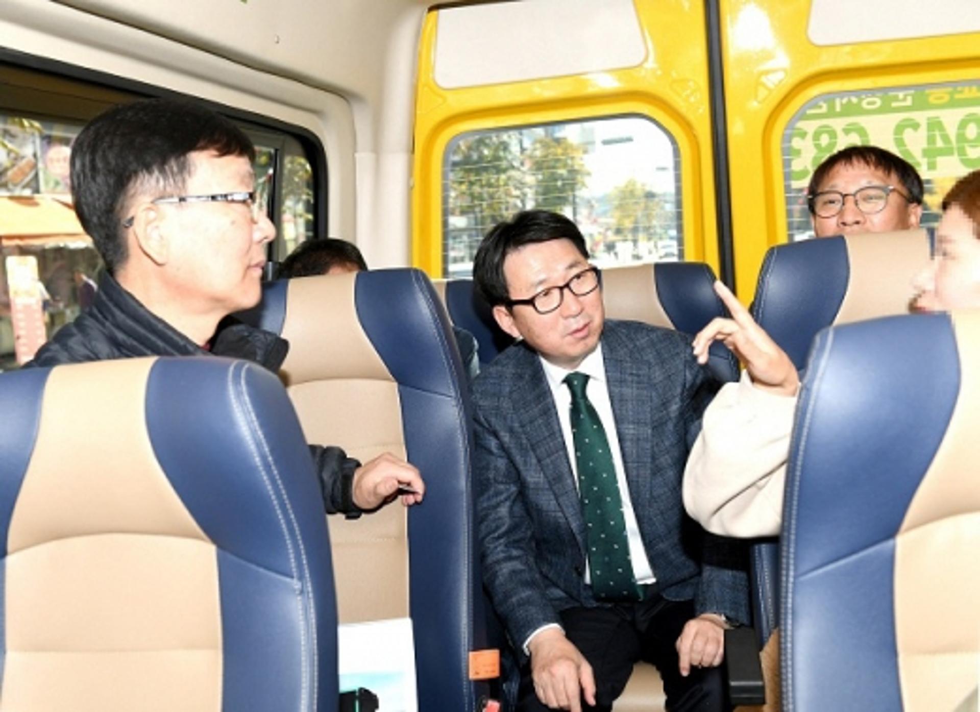 최종환 파주시장, 신설 마을버스 시민과 함께 체험