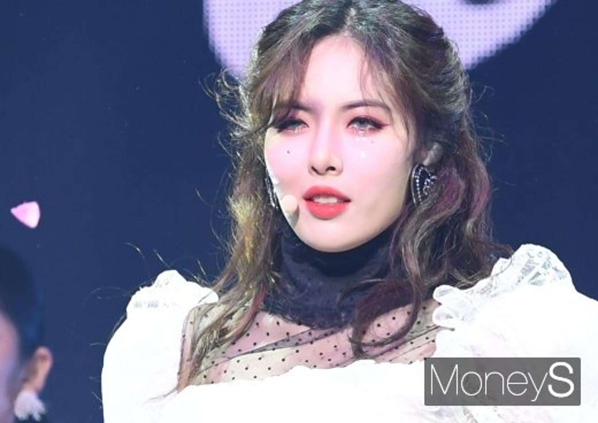 '플라워 샤워' 현아 중국차트 1위… "역시 현아"